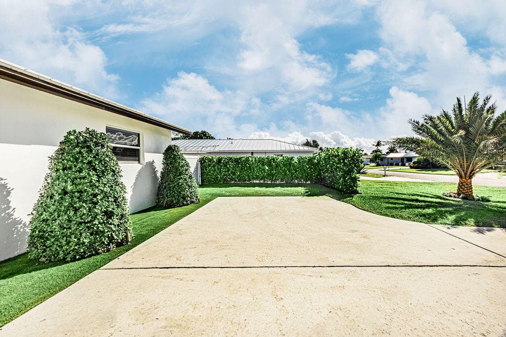 1881 Caribbean Road W, Lake Clarke Shores, FL 33406 — photo 5 of 40
