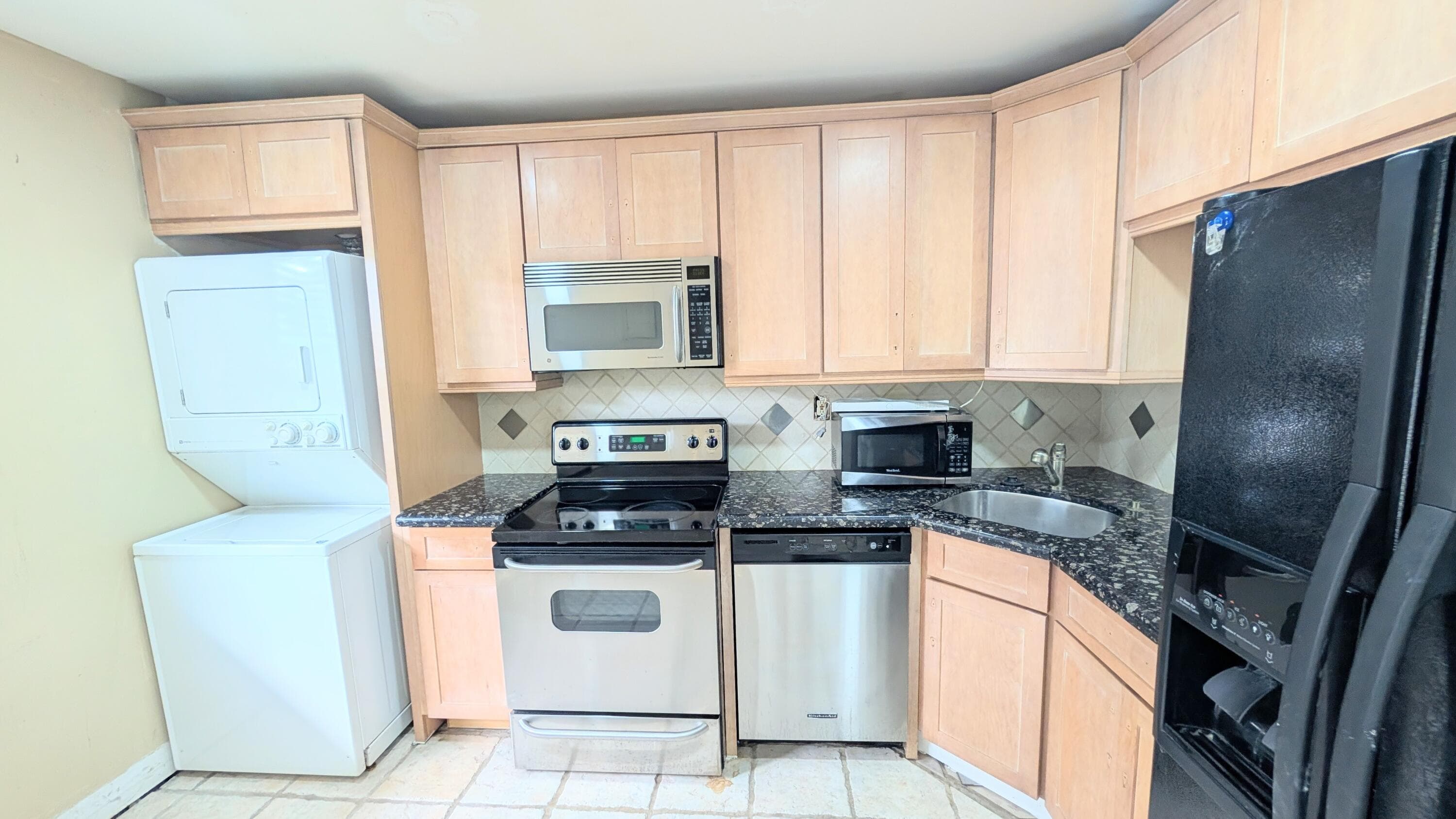 860 SE 6th Avenue 205, Deerfield Beach, FL 33441 — photo 2 of 10