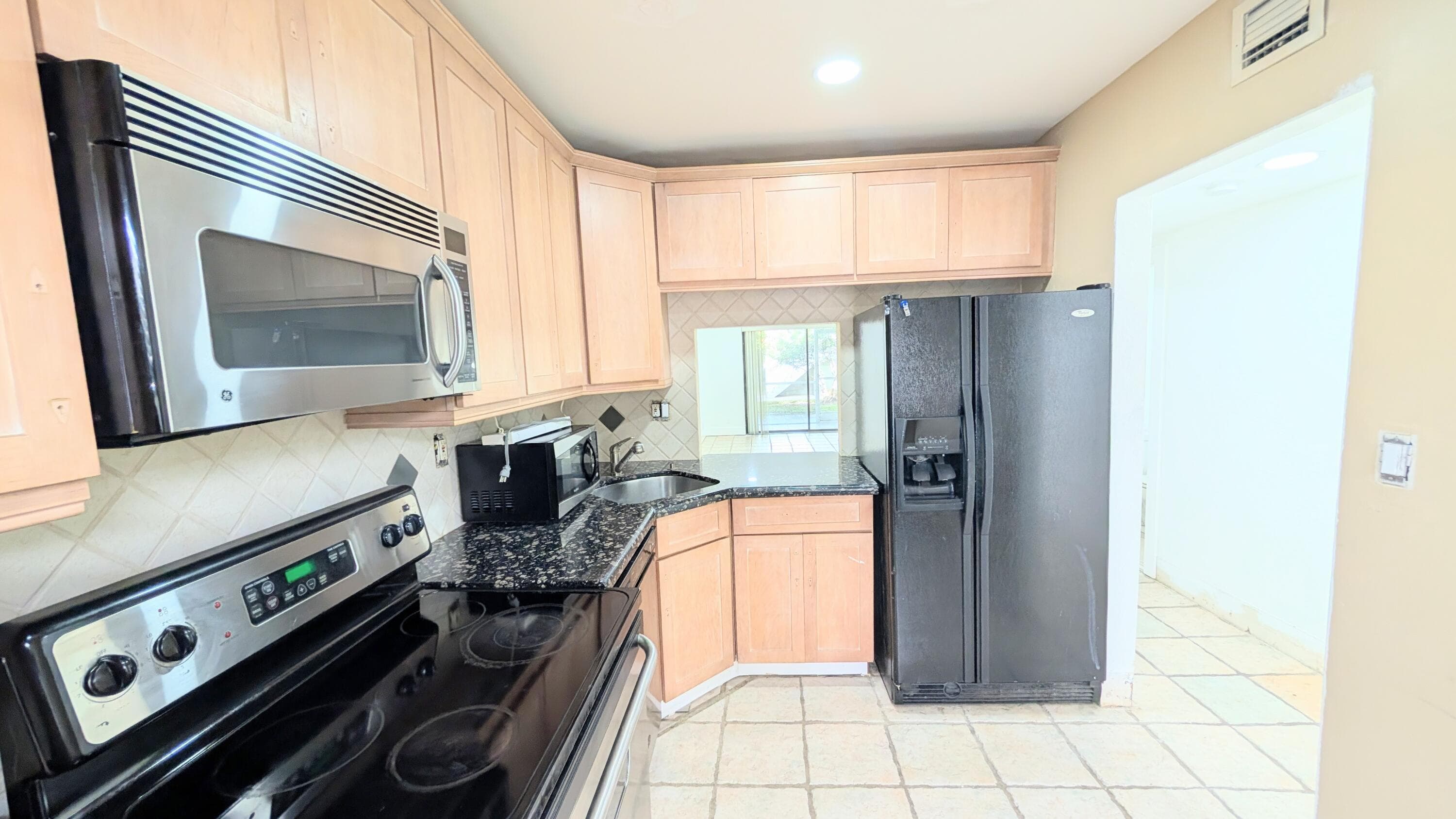 860 SE 6th Avenue 205, Deerfield Beach, FL 33441 — photo 3 of 10