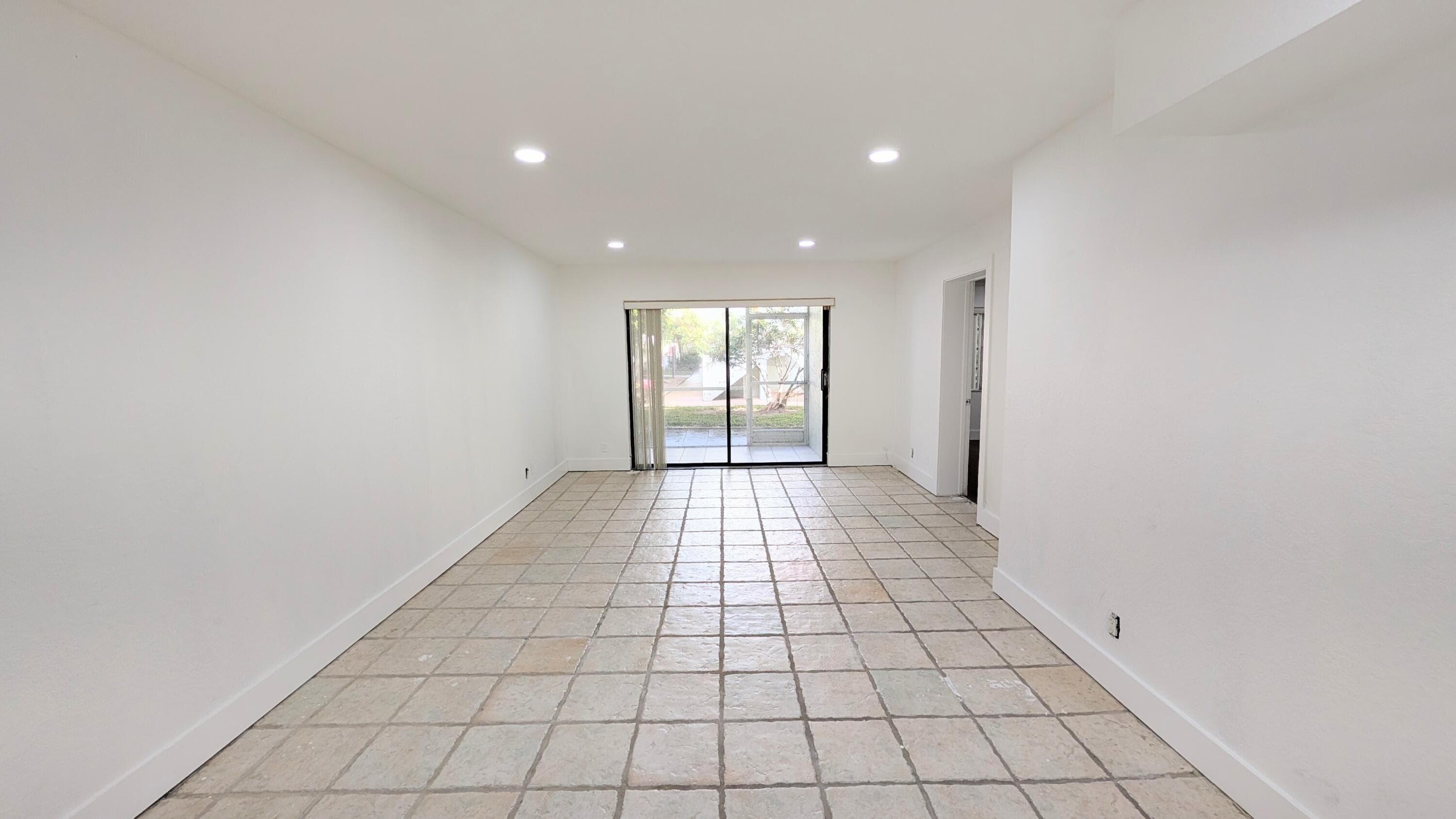 860 SE 6th Avenue 205, Deerfield Beach, FL 33441 — photo 4 of 10