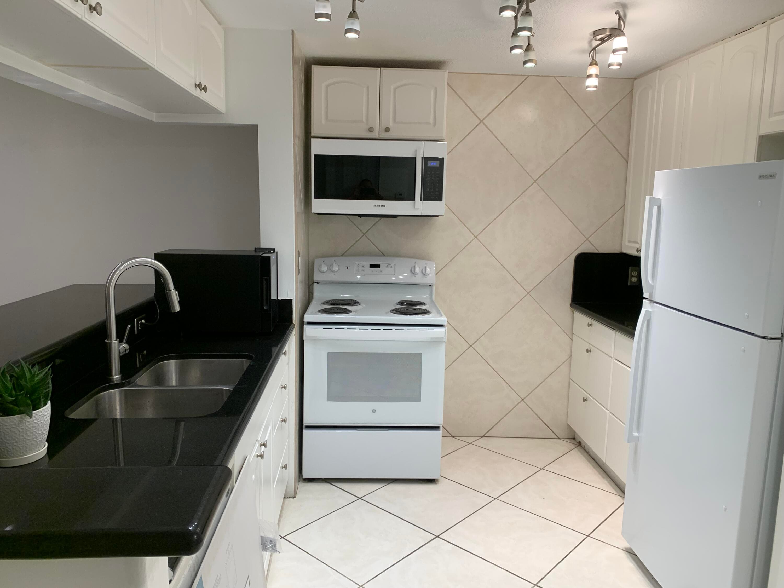 2935 NE 163rd Street 3m, North Miami Beach, FL 33160 — photo 8 of 19