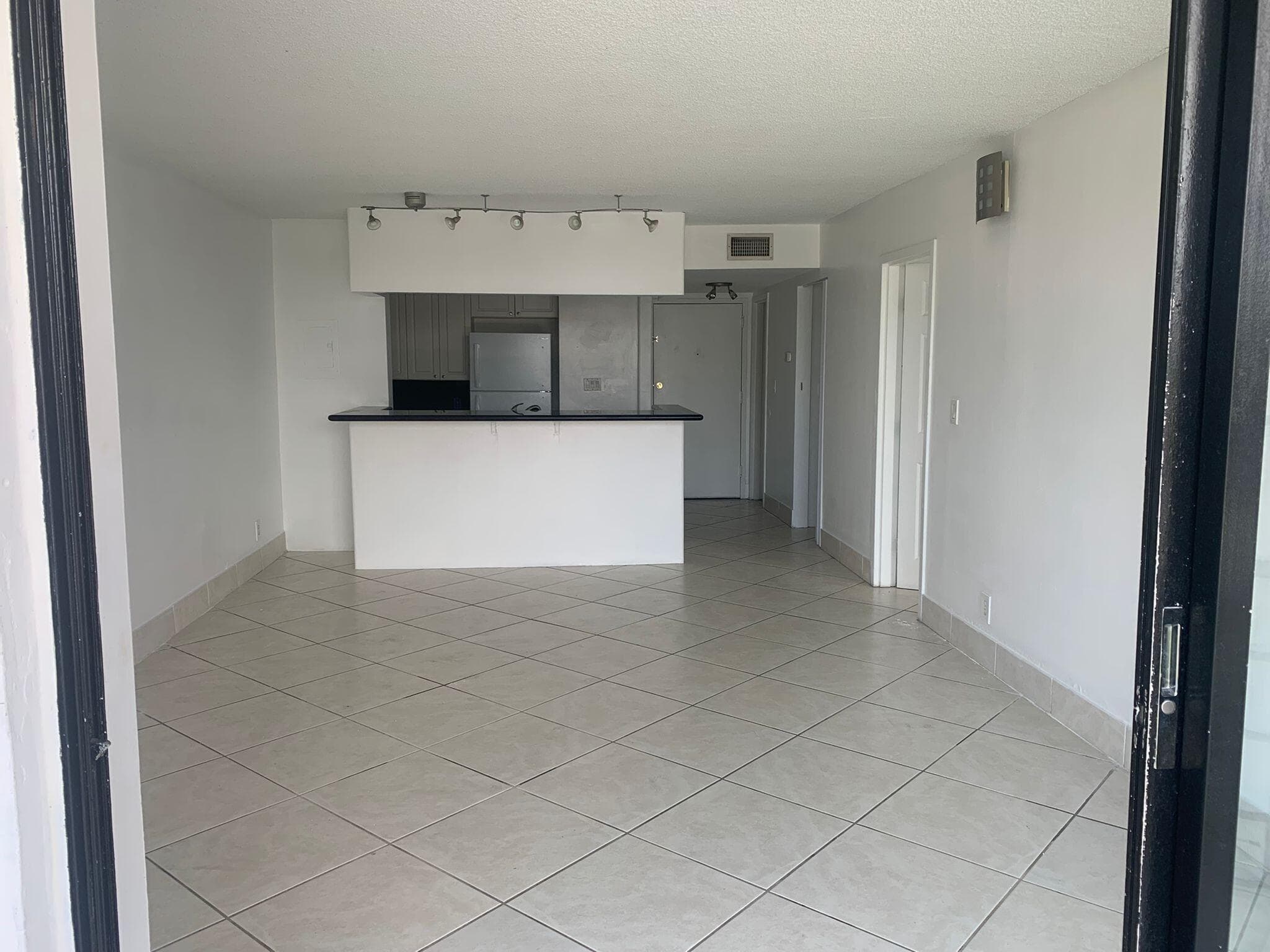 2935 NE 163rd Street 3m, North Miami Beach, FL 33160 — photo 9 of 19