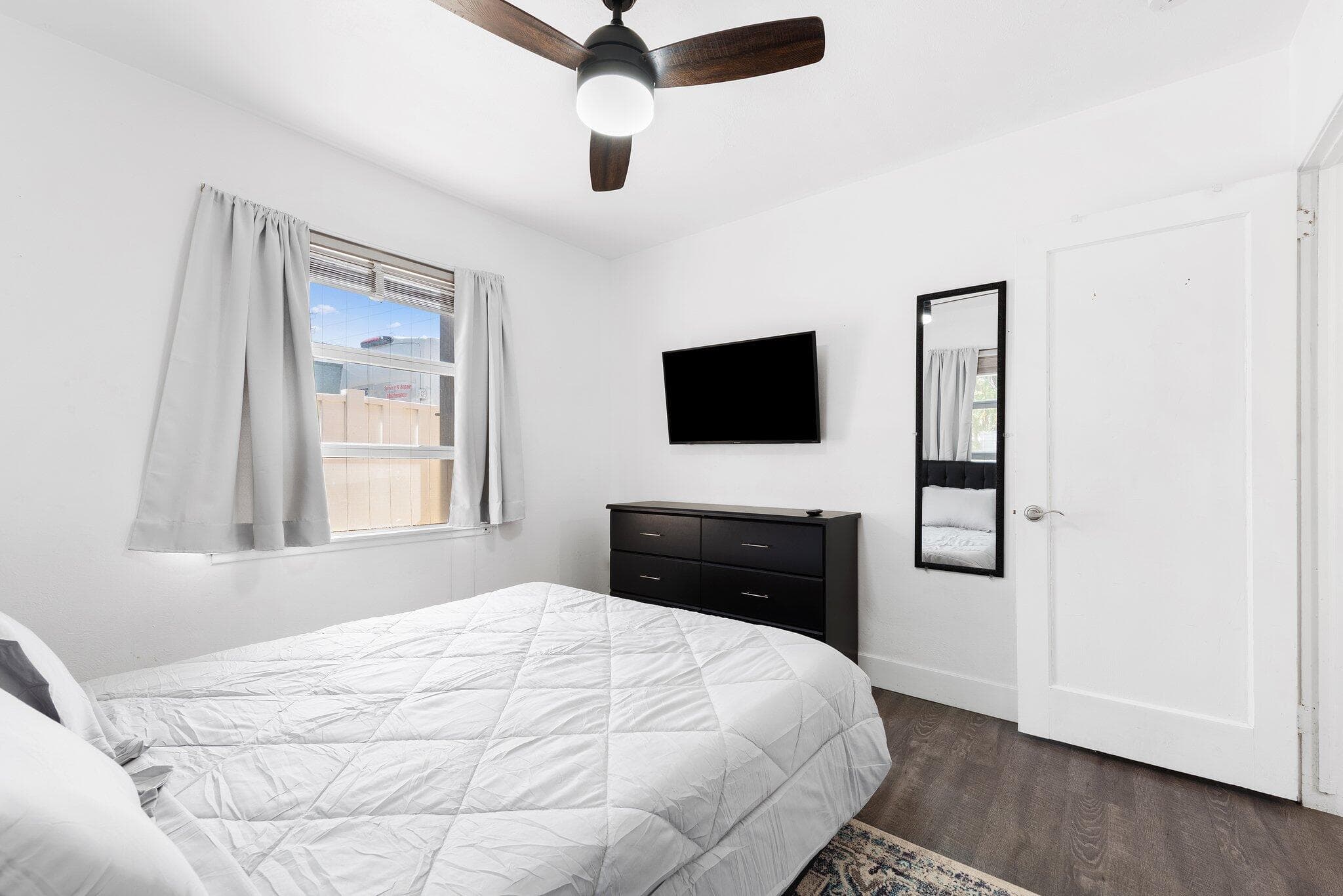 1140 SW 9th Avenue, Fort Lauderdale, FL 33315 — photo 5 of 12