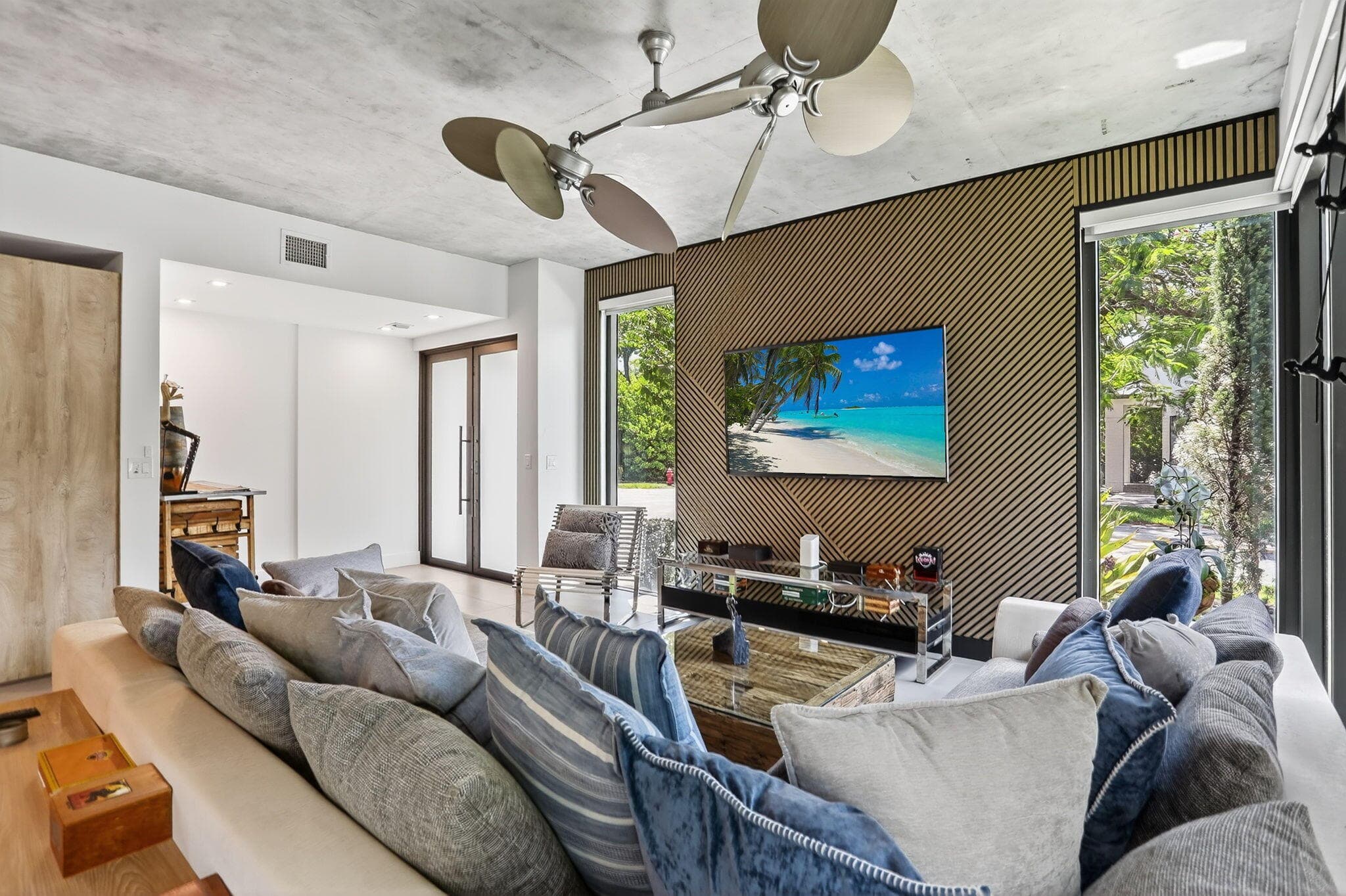 925 NE 6th Street, Fort Lauderdale, FL 33304 — photo 4 of 24
