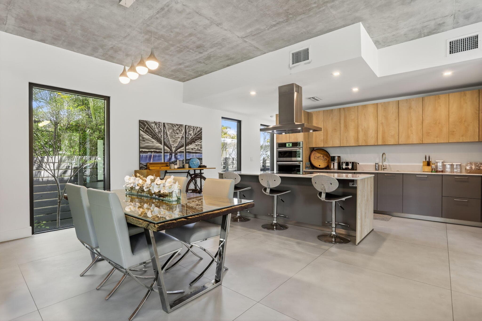 925 NE 6th Street, Fort Lauderdale, FL 33304 — photo 8 of 24