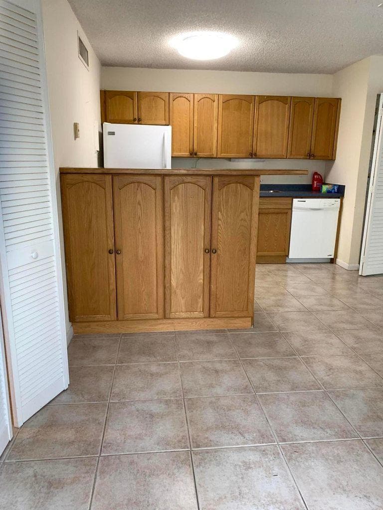 643 Executive Center Drive Q-102, West Palm Beach, FL 33401 — photo 4 of 8