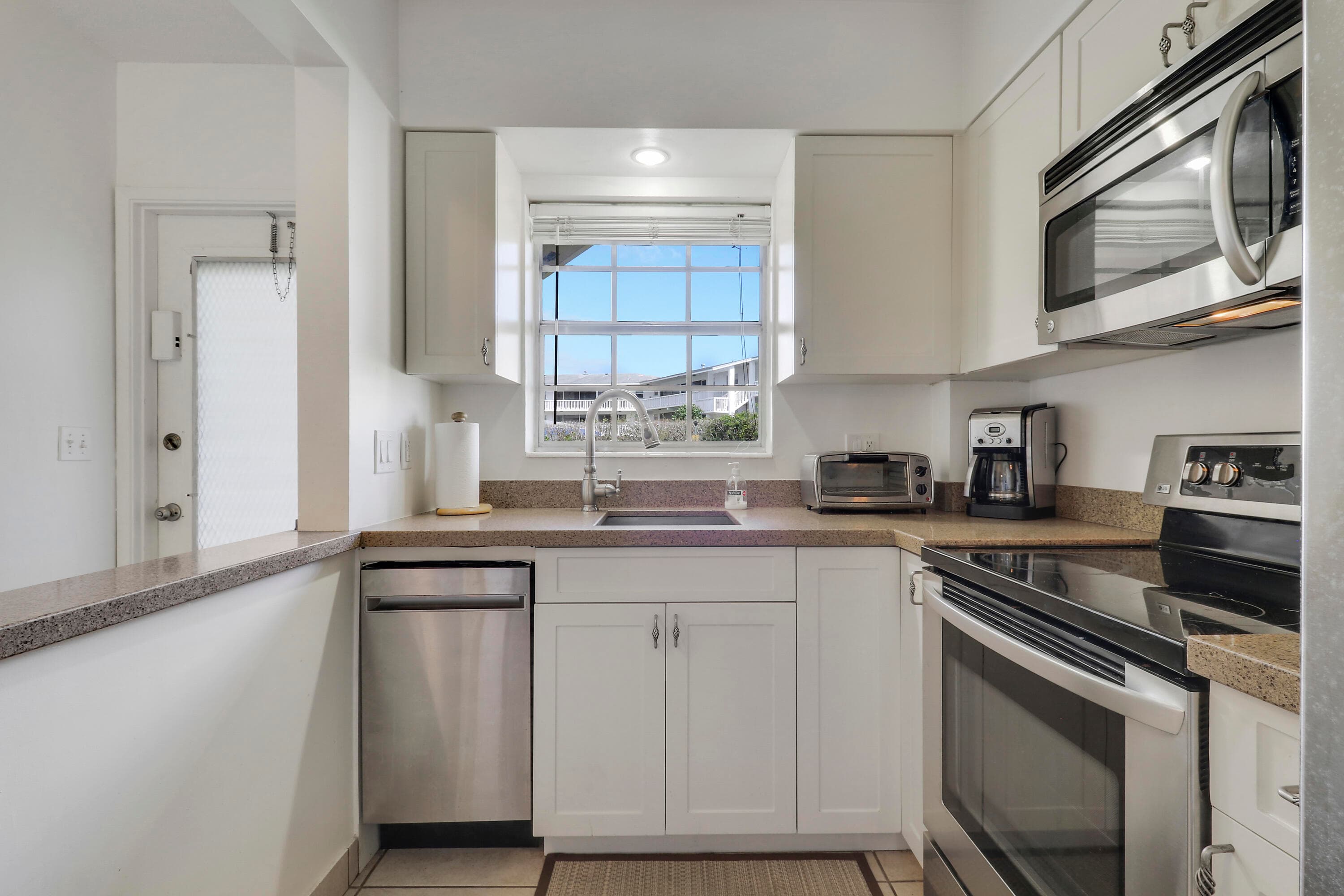 298 SE 6th Avenue 6, Pompano Beach, FL 33060 — photo 19 of 36