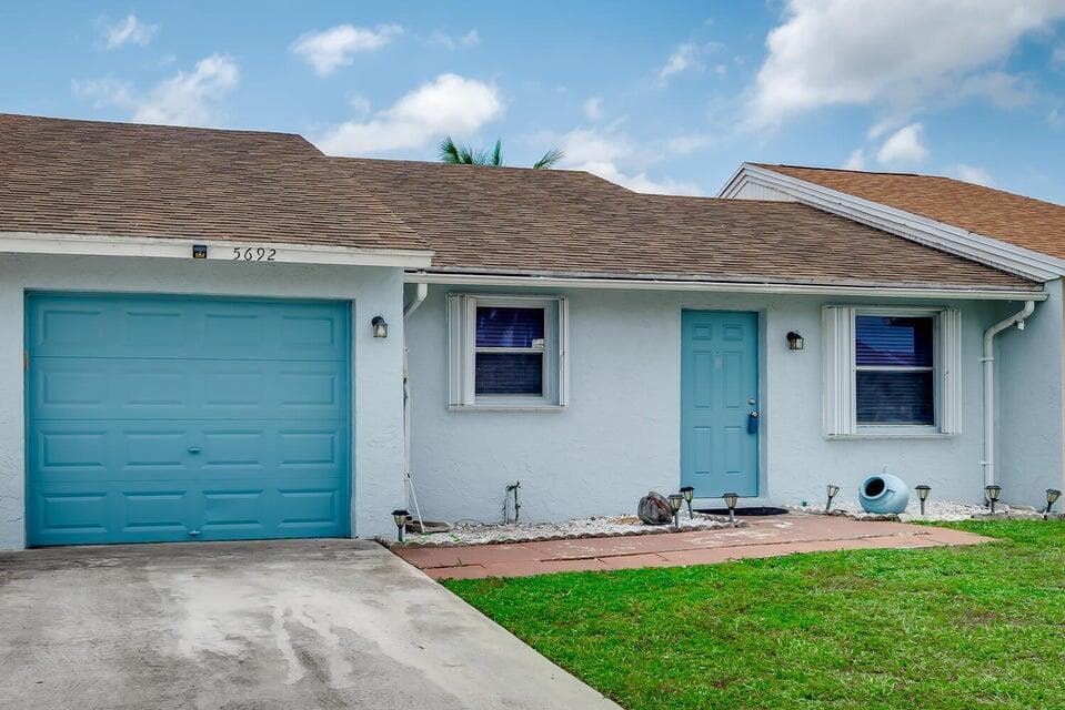 5692 SW Stonington Way SW 5692, Lake Worth, FL 33463 — photo 1 of 8