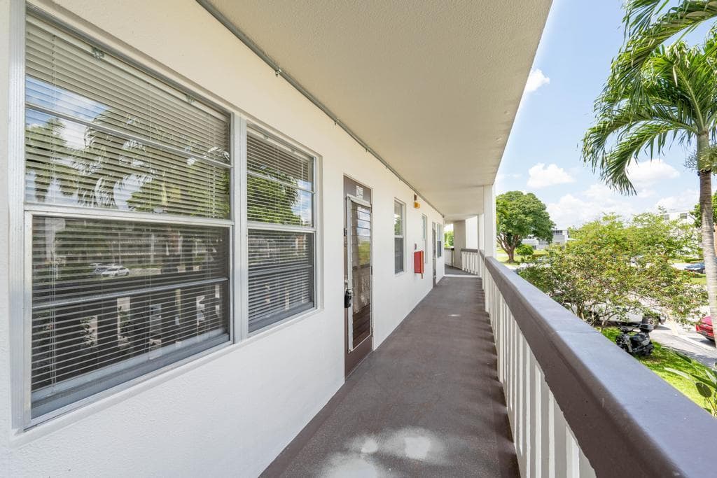 2044 Hythe C, Boca Raton, FL 33434 — photo 4 of 36