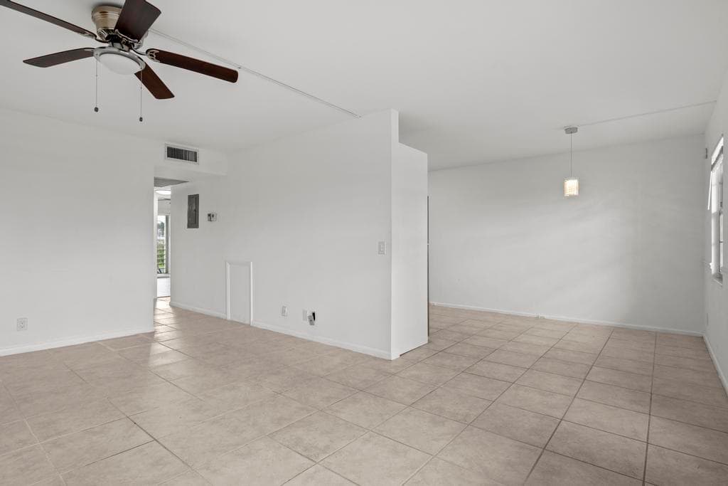 2044 Hythe C, Boca Raton, FL 33434 — photo 6 of 36
