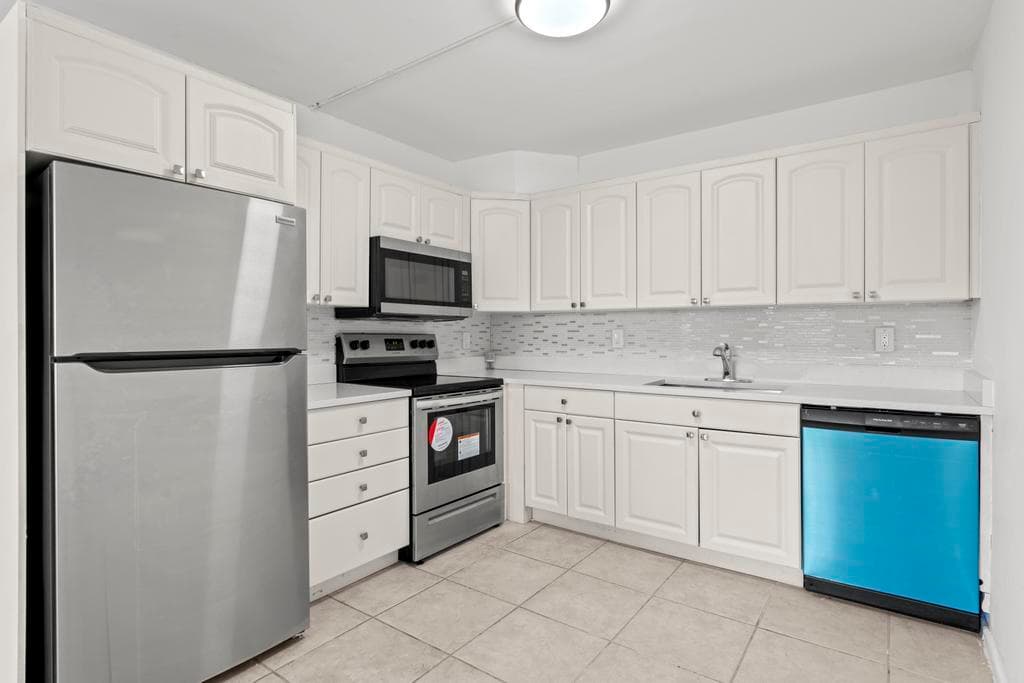 2044 Hythe C, Boca Raton, FL 33434 — photo 8 of 36