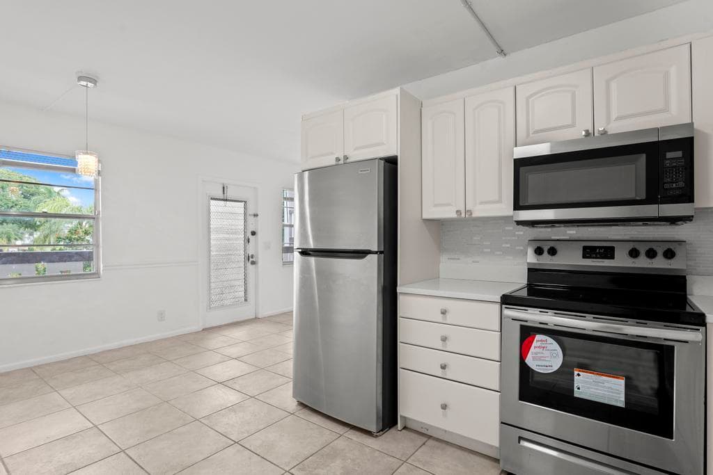 2044 Hythe C, Boca Raton, FL 33434 — photo 9 of 36
