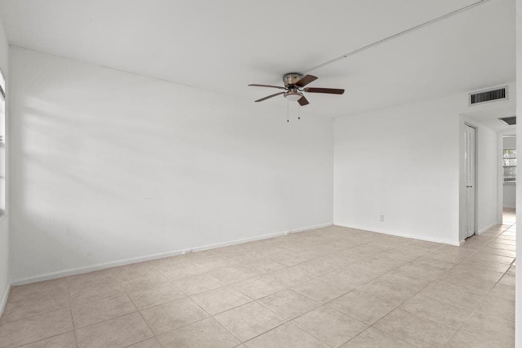 2044 Hythe C, Boca Raton, FL 33434 — photo 11 of 36