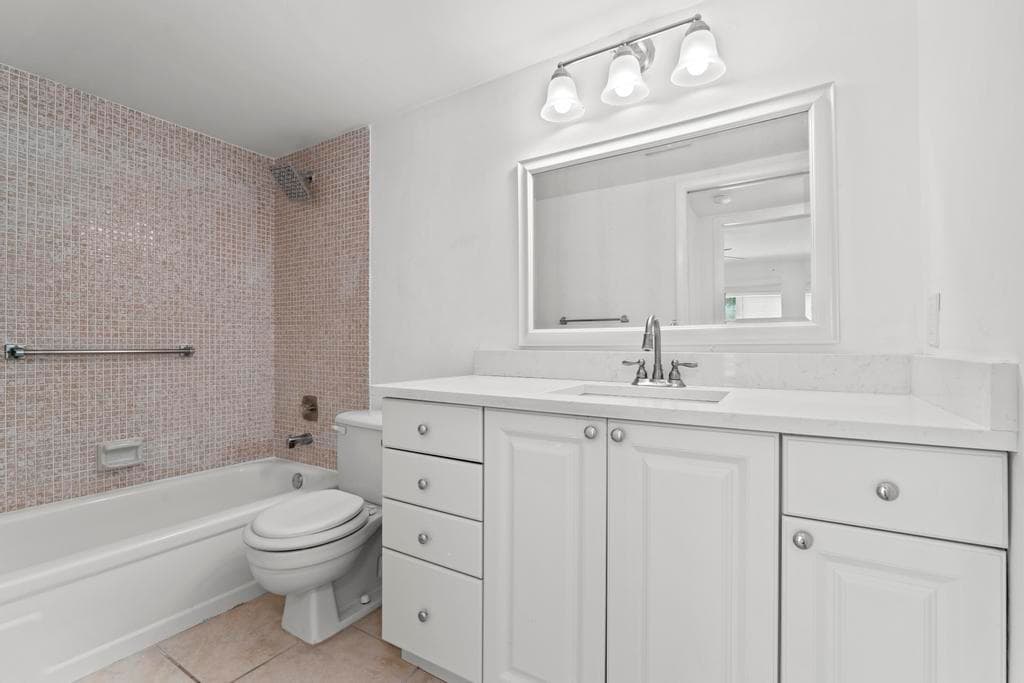 2044 Hythe C, Boca Raton, FL 33434 — photo 22 of 36