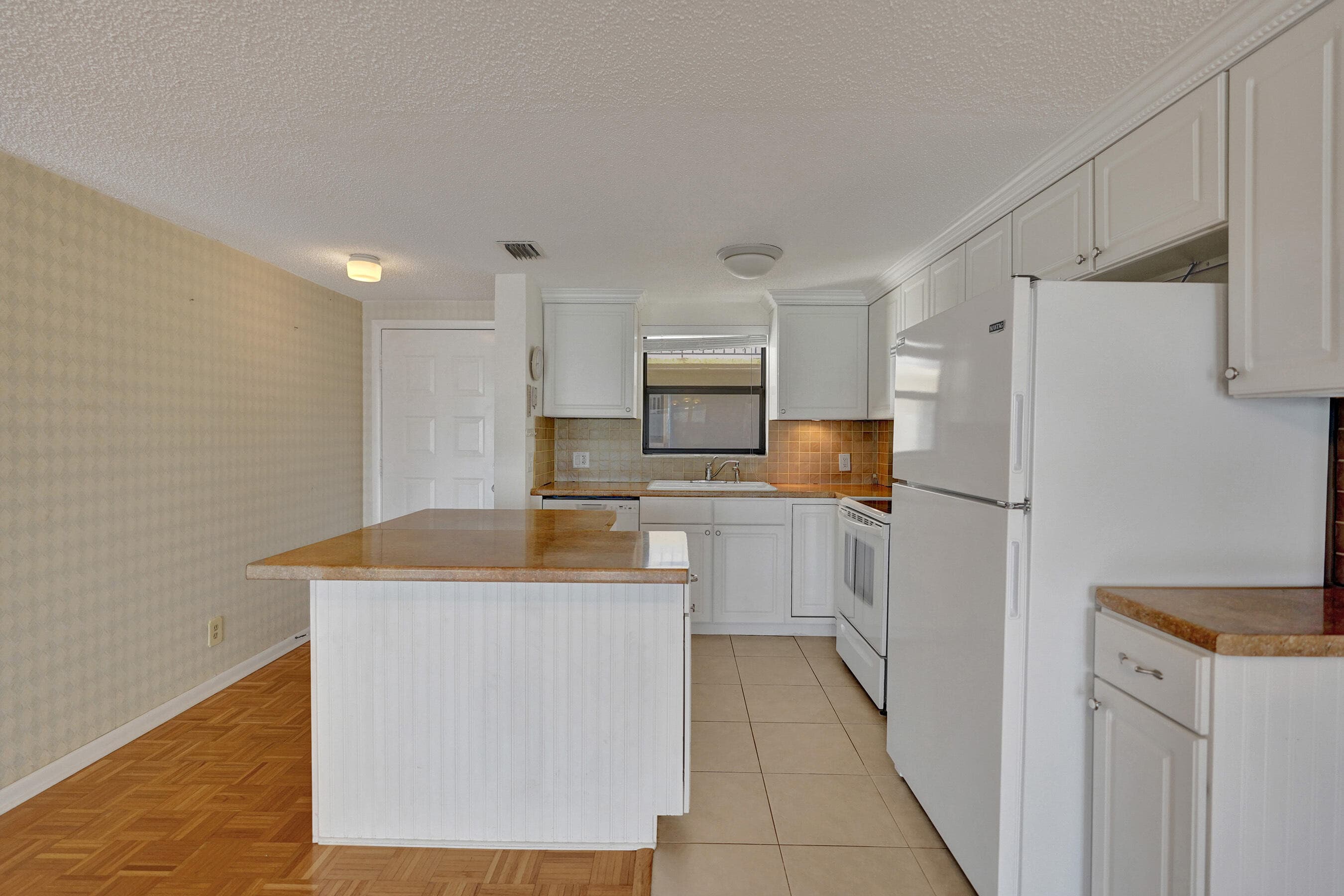 890 N Federal Highway 410, Lantana, FL 33462 — photo 9 of 54