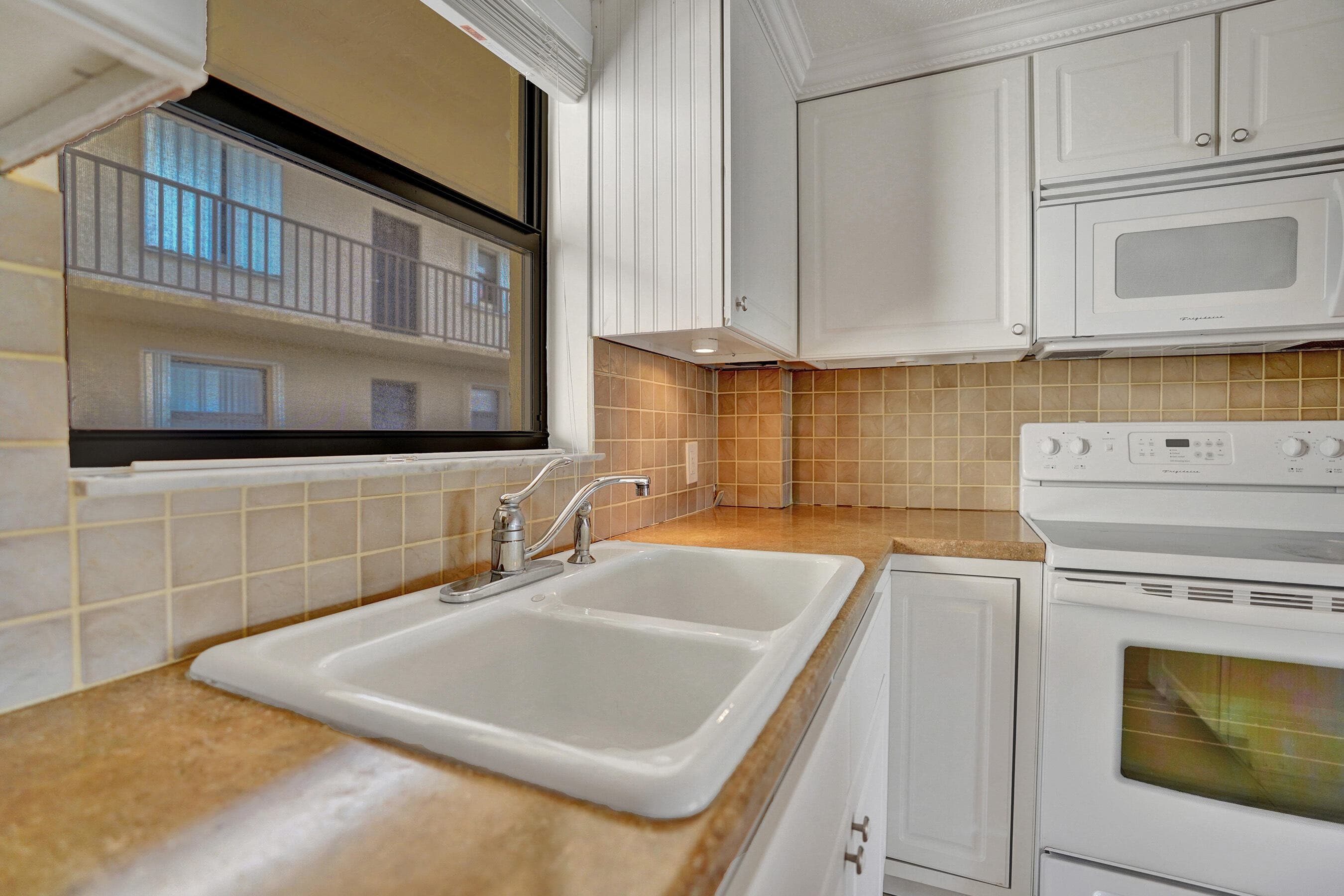 890 N Federal Highway 410, Lantana, FL 33462 — photo 11 of 54