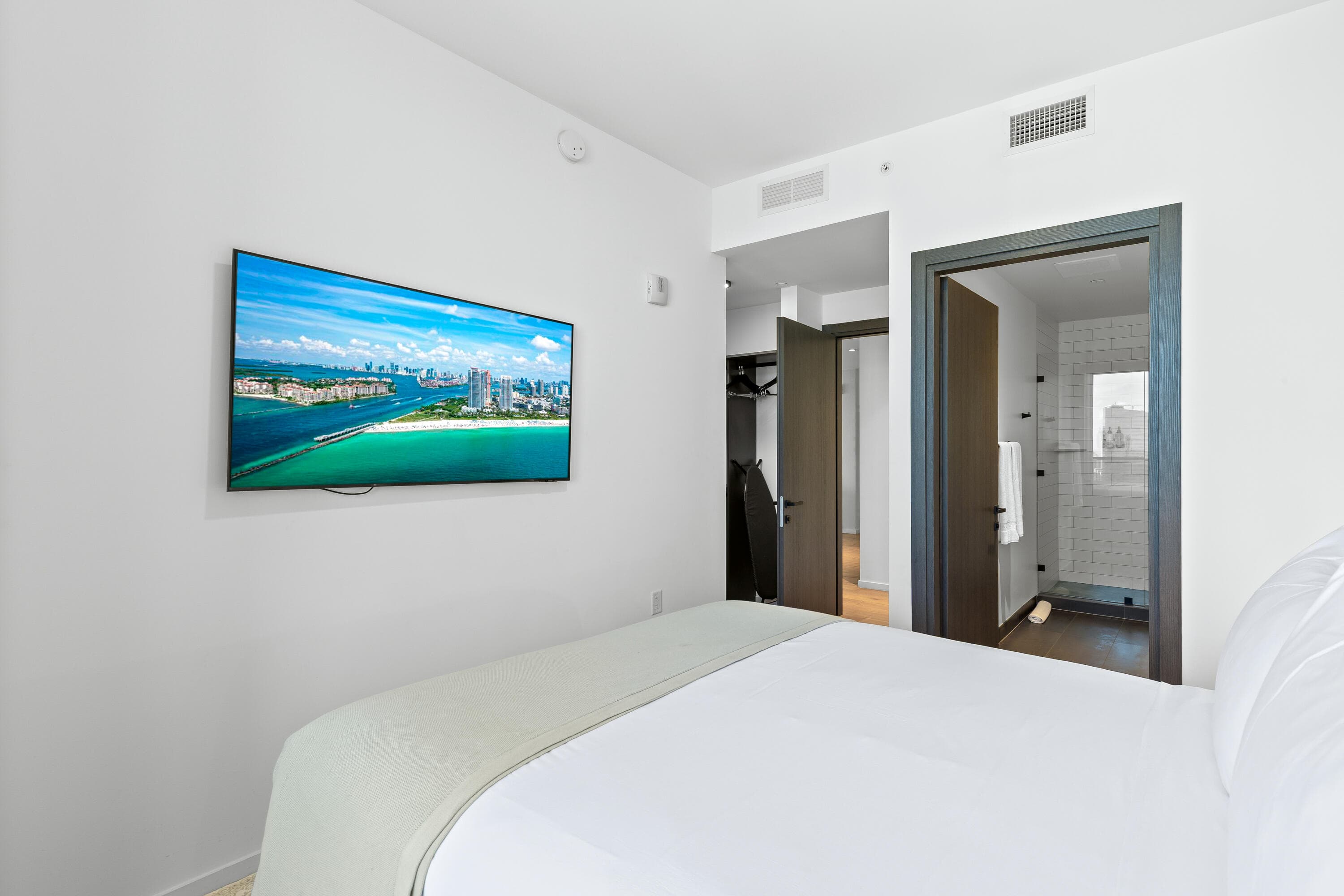 398 NE 5th Street 4618, Miami, FL 33132 — photo 32 of 80