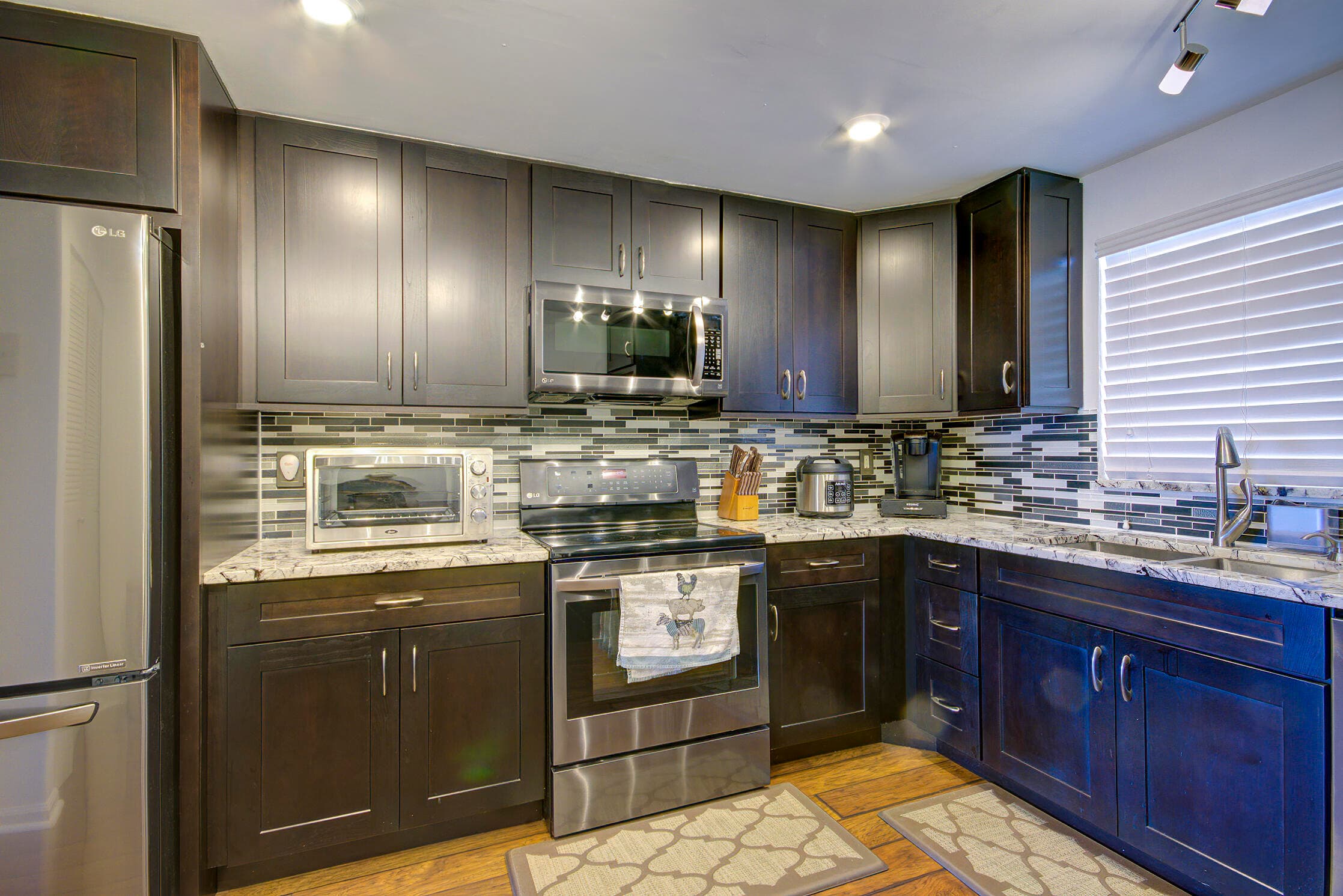 3040 Lake Shore Drive 502, Riviera Beach, FL 33404 — photo 2 of 17