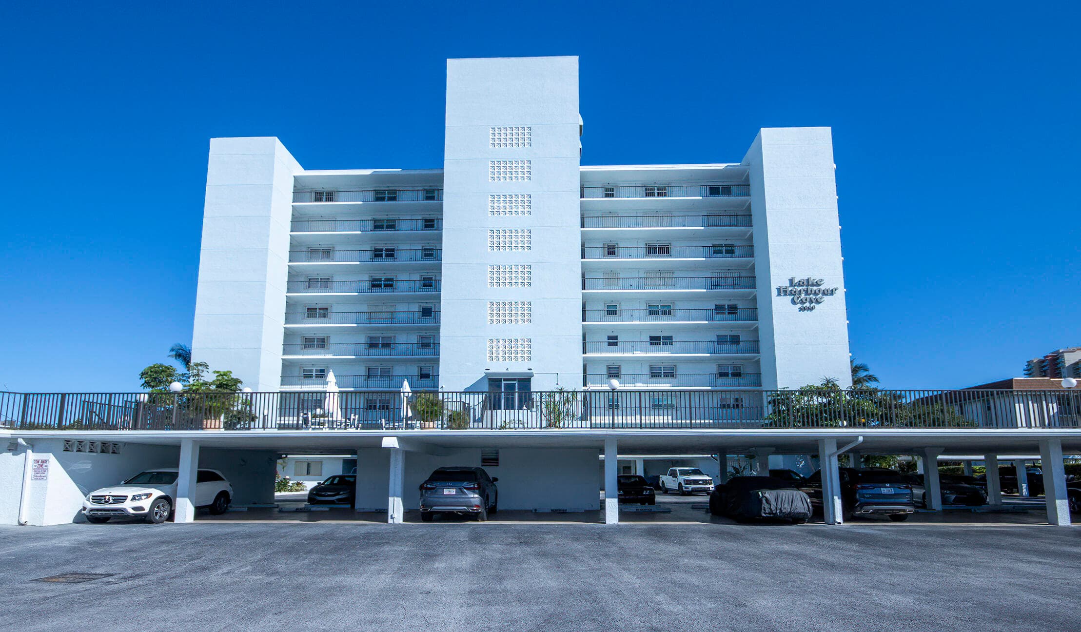 3040 Lake Shore Drive 502, Riviera Beach, FL 33404 — photo 14 of 17