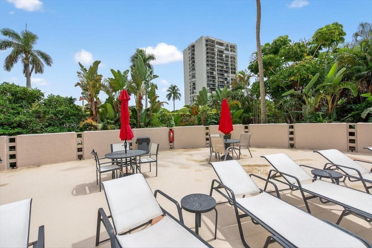 2425 Presidential Way 1502, West Palm Beach, FL 33401 — photo 15 of 16