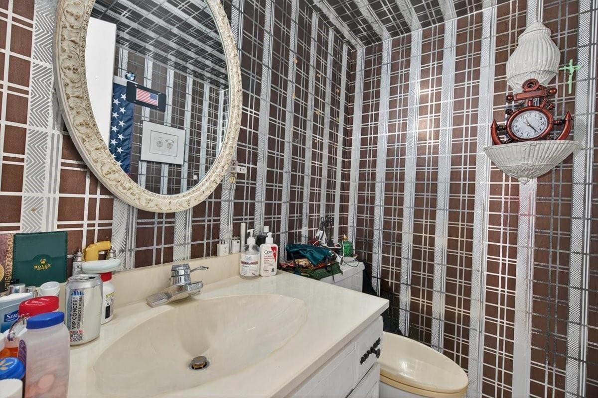 2425 Presidential Way 1502, West Palm Beach, FL 33401 — photo 10 of 16