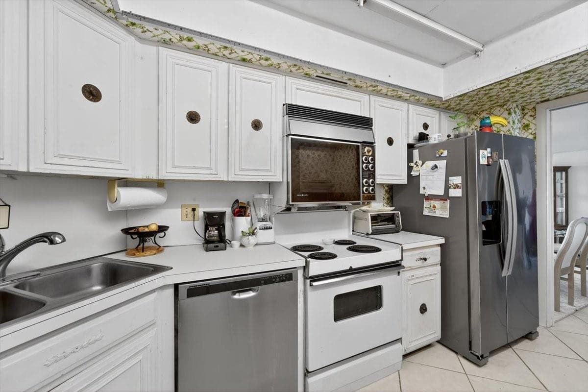 2425 Presidential Way 1502, West Palm Beach, FL 33401 — photo 7 of 16