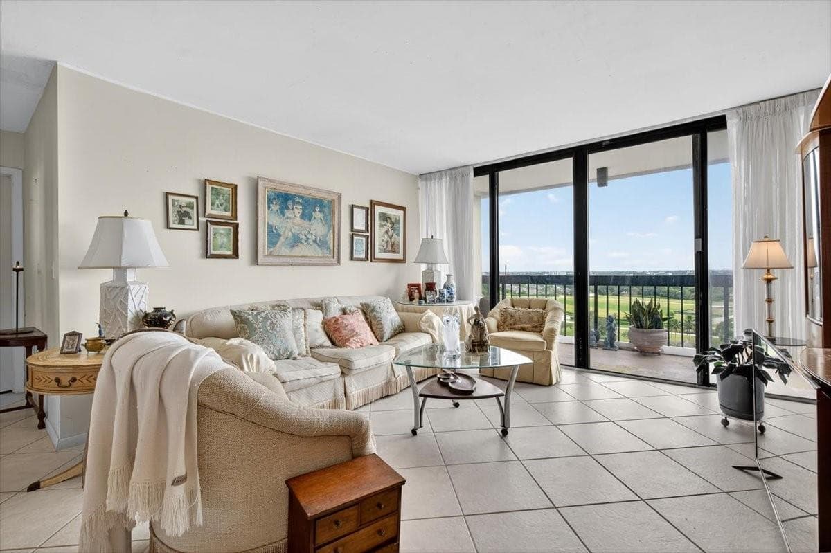 2425 Presidential Way 1502, West Palm Beach, FL 33401 — photo 1 of 16
