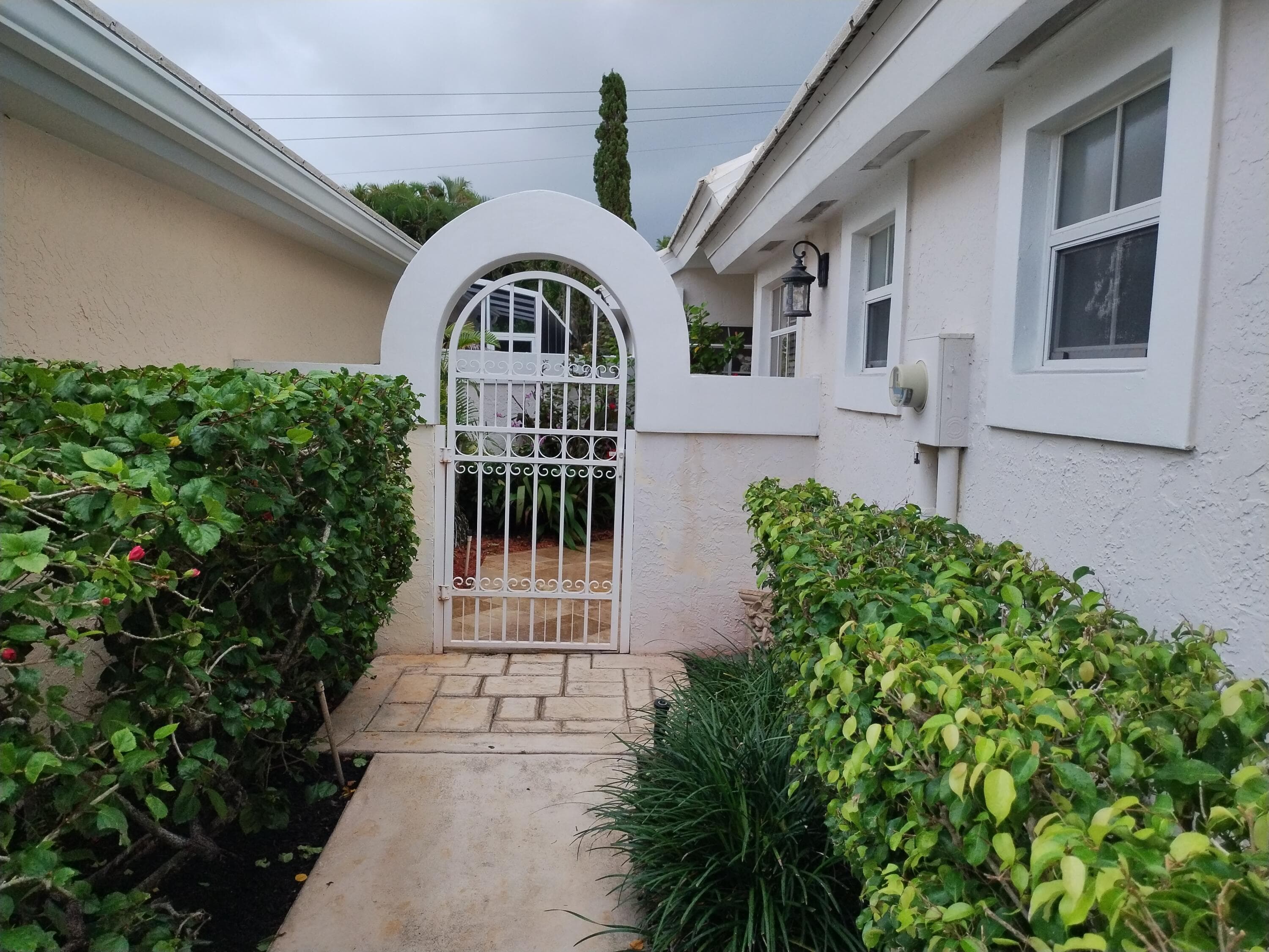 906 Dickens Place, West Palm Beach, FL 33411 — photo 2 of 14