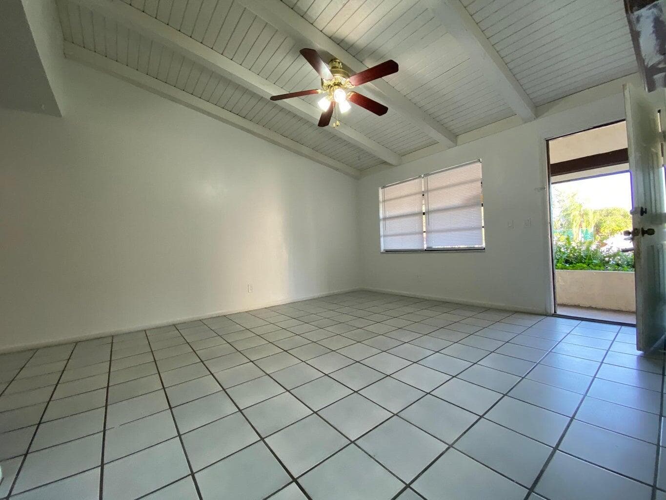399 Glenwood Drive, West Palm Beach, FL 33415 — photo 3 of 9