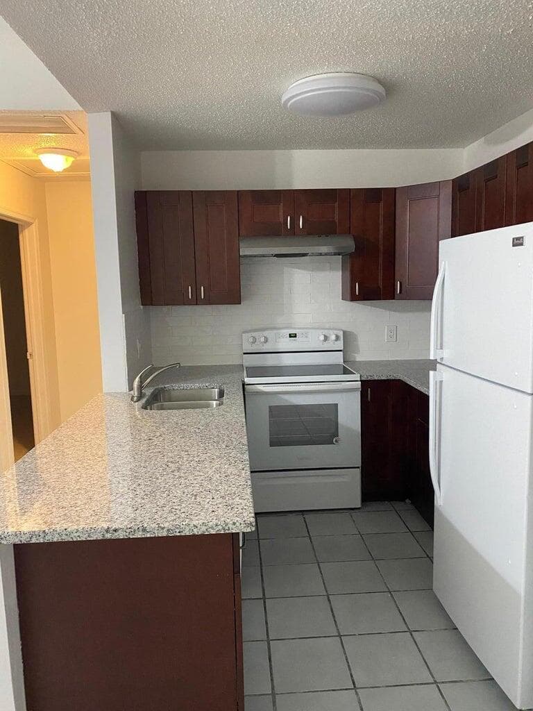 399 Glenwood Drive, West Palm Beach, FL 33415 — photo 7 of 9