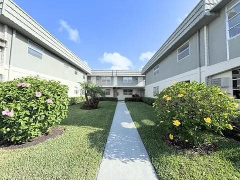 280 Flanders F, Delray Beach, FL 33484 — photo 1 of 11