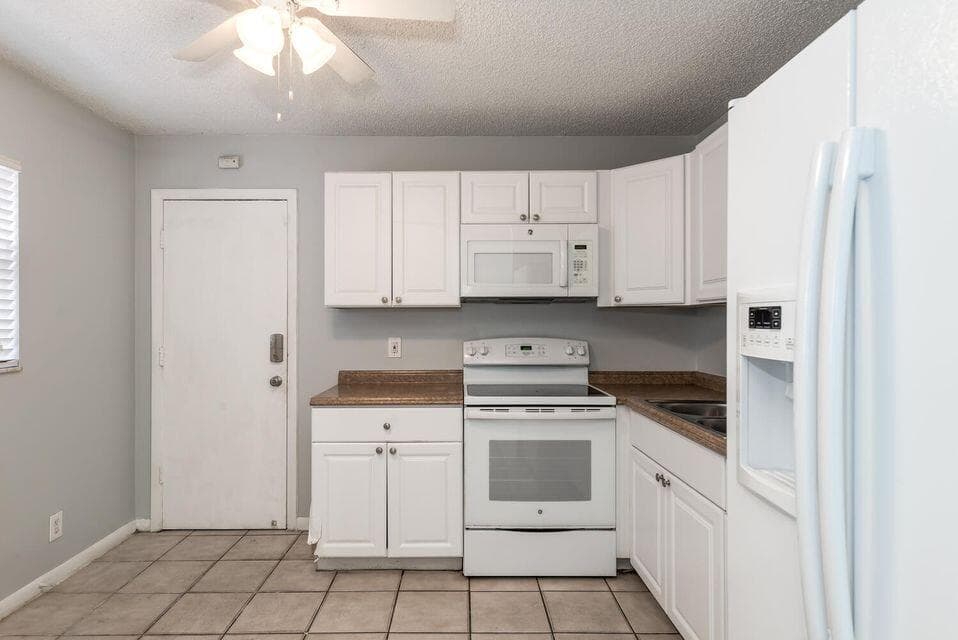 5692 SW Stonington Way SW 5692, Lake Worth, FL 33463 — photo 3 of 8