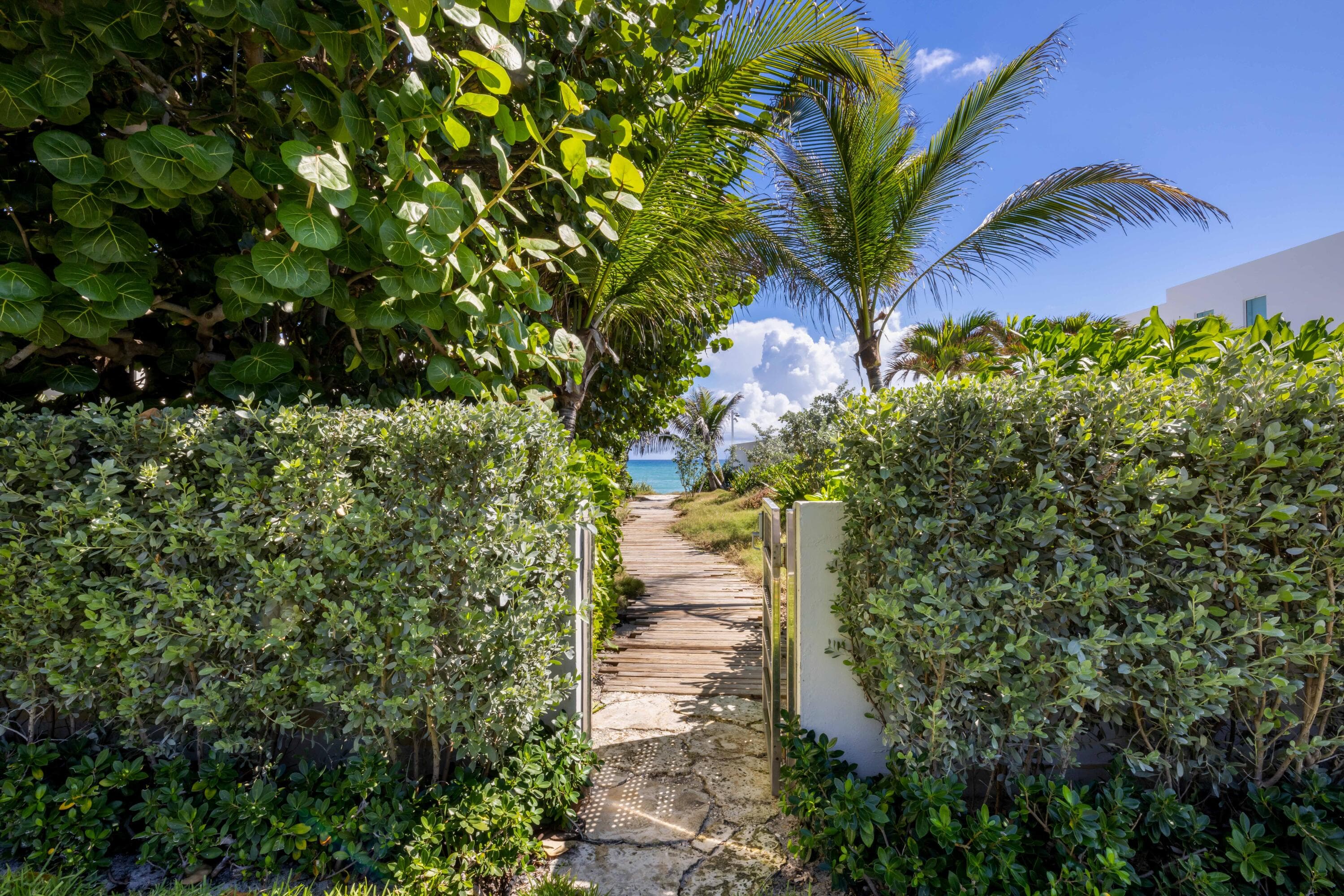 1048 S Ocean Boulevard, Palm Beach, FL 33480 — photo 2 of 19