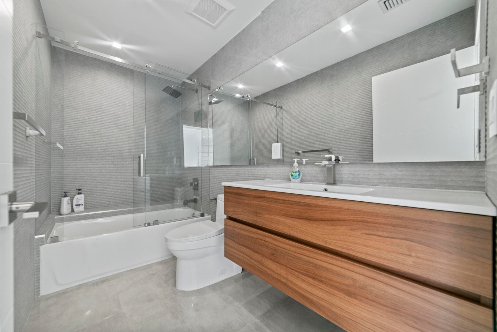 2511 NE 209th Terrace, Miami, FL 33180 — photo 37 of 43