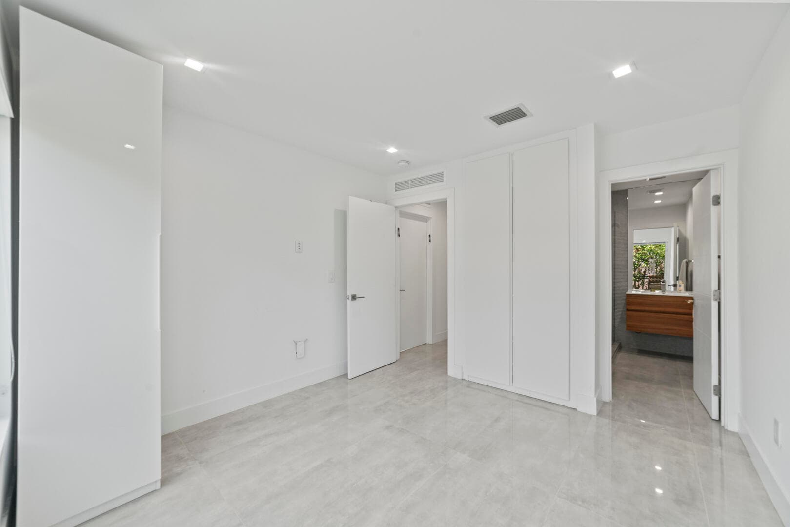 2511 NE 209th Terrace, Miami, FL 33180 — photo 39 of 43