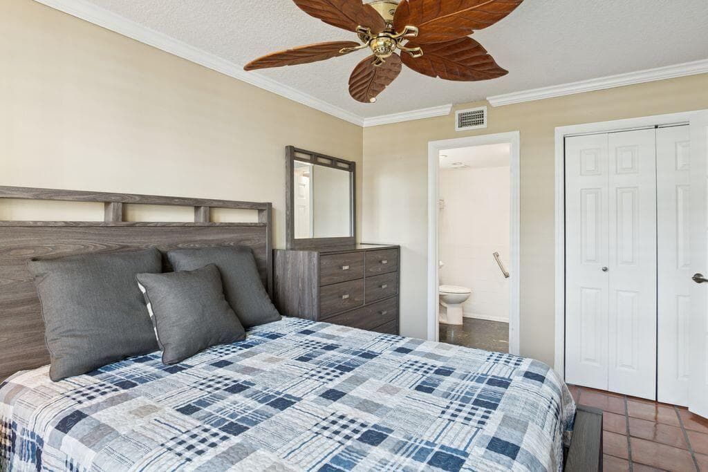 1 Harbourside Drive 1103, Delray Beach, FL 33483 — photo 34 of 40