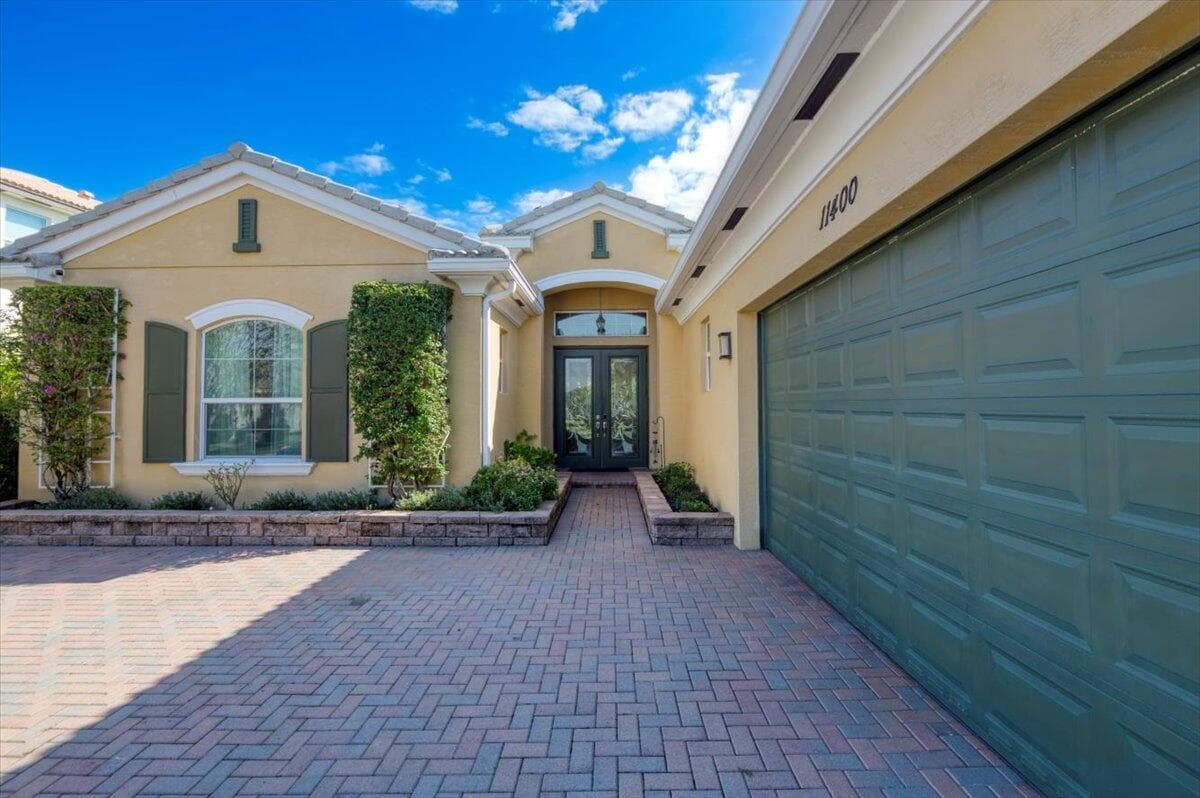 11400 SW Hillcrest Circle, Port St. Lucie, FL 34987 — photo 3 of 101