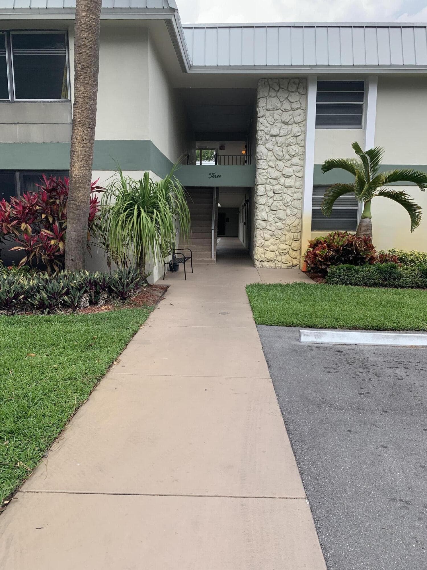 2302 Sunrise Boulevard 204, Fort Pierce, FL 34982 — photo 4 of 27