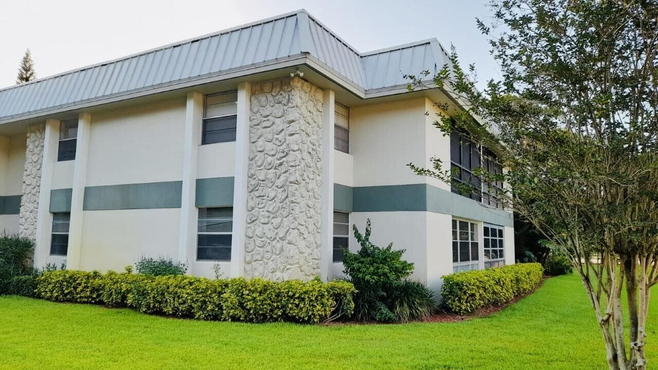 2302 Sunrise Boulevard 204, Fort Pierce, FL 34982 — photo 5 of 27