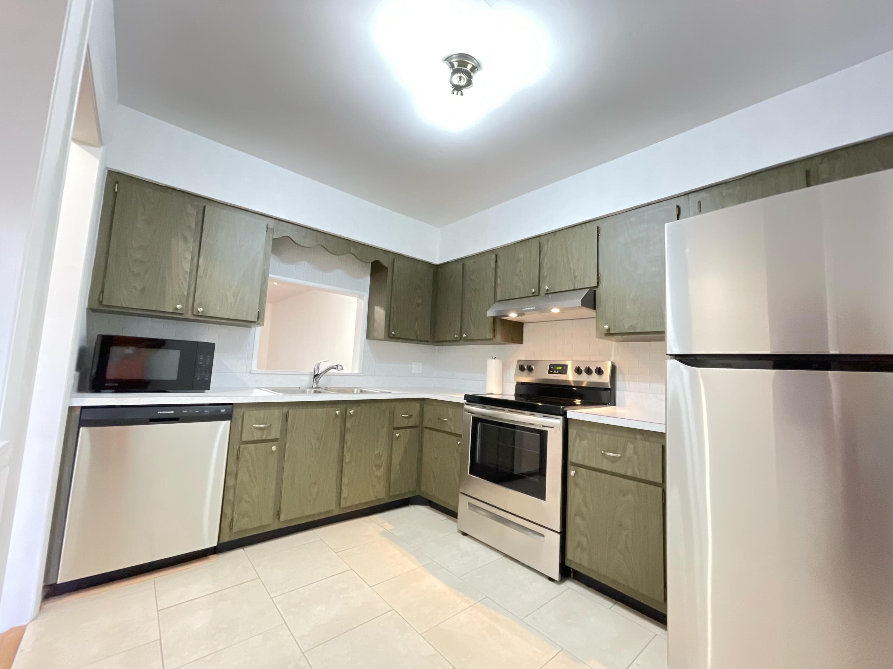 2302 Sunrise Boulevard 202, Fort Pierce, FL 34982 — photo 1 of 9