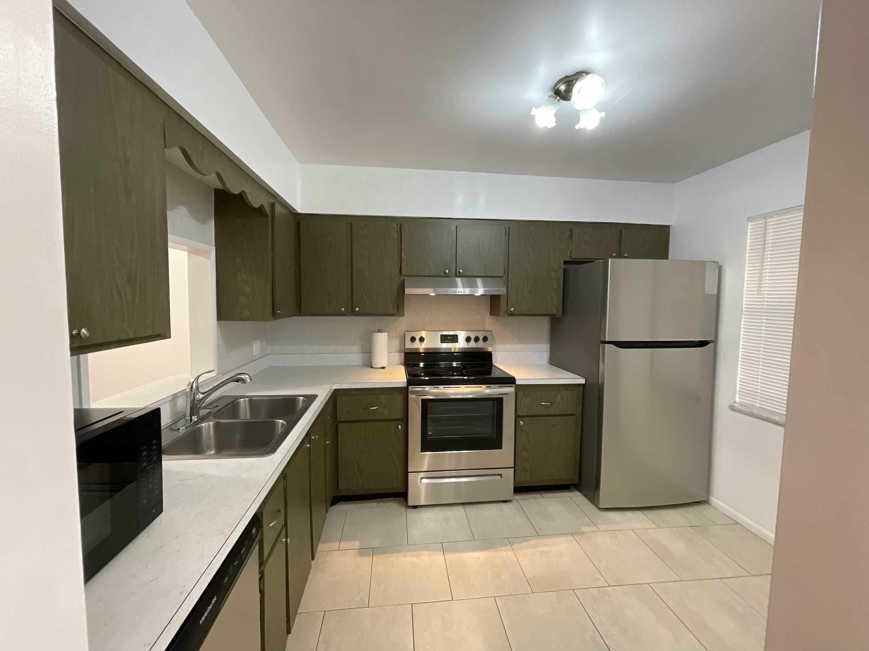 2302 Sunrise Boulevard 202, Fort Pierce, FL 34982 — photo 2 of 9
