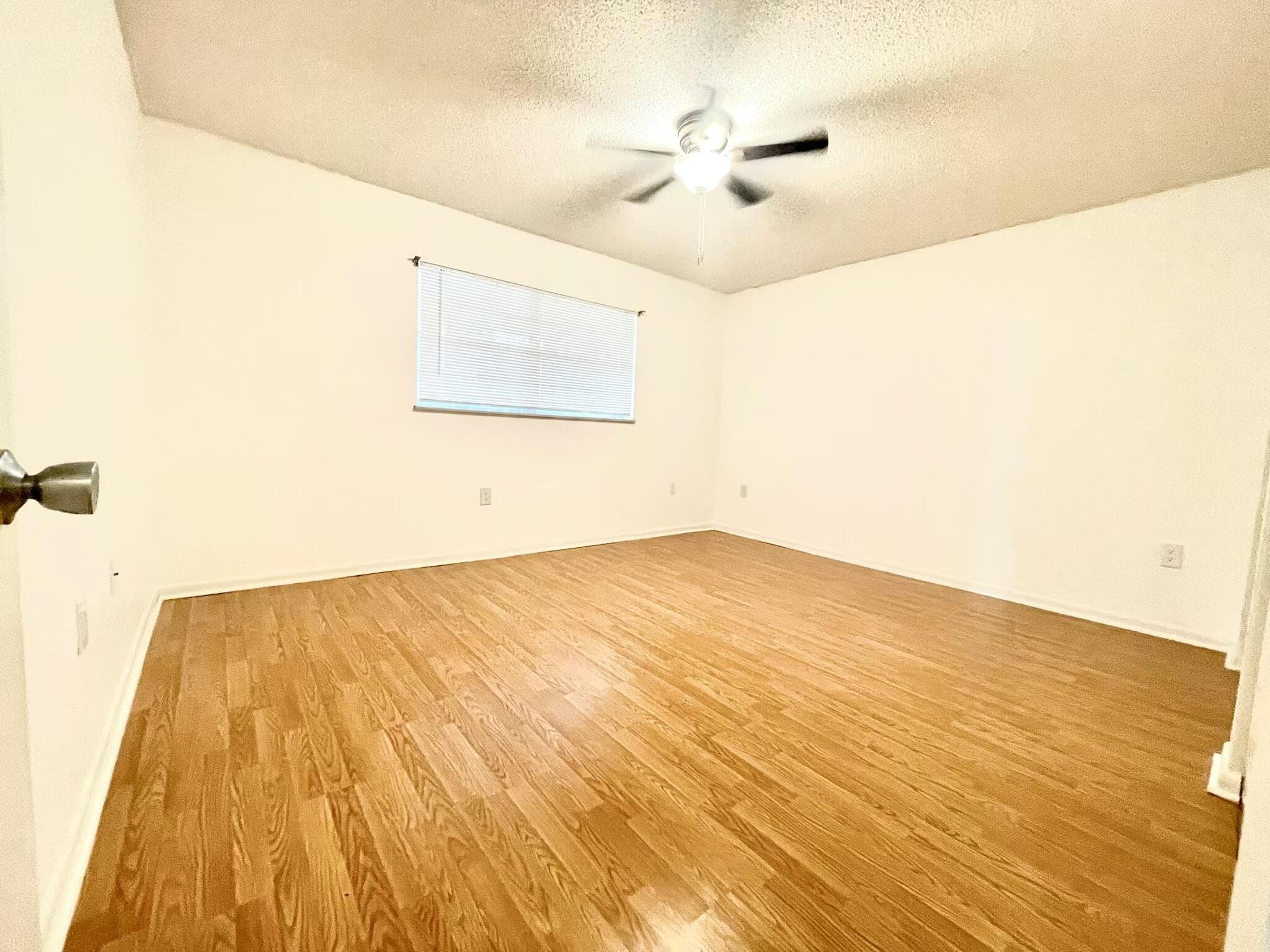 2302 Sunrise Boulevard 202, Fort Pierce, FL 34982 — photo 7 of 9