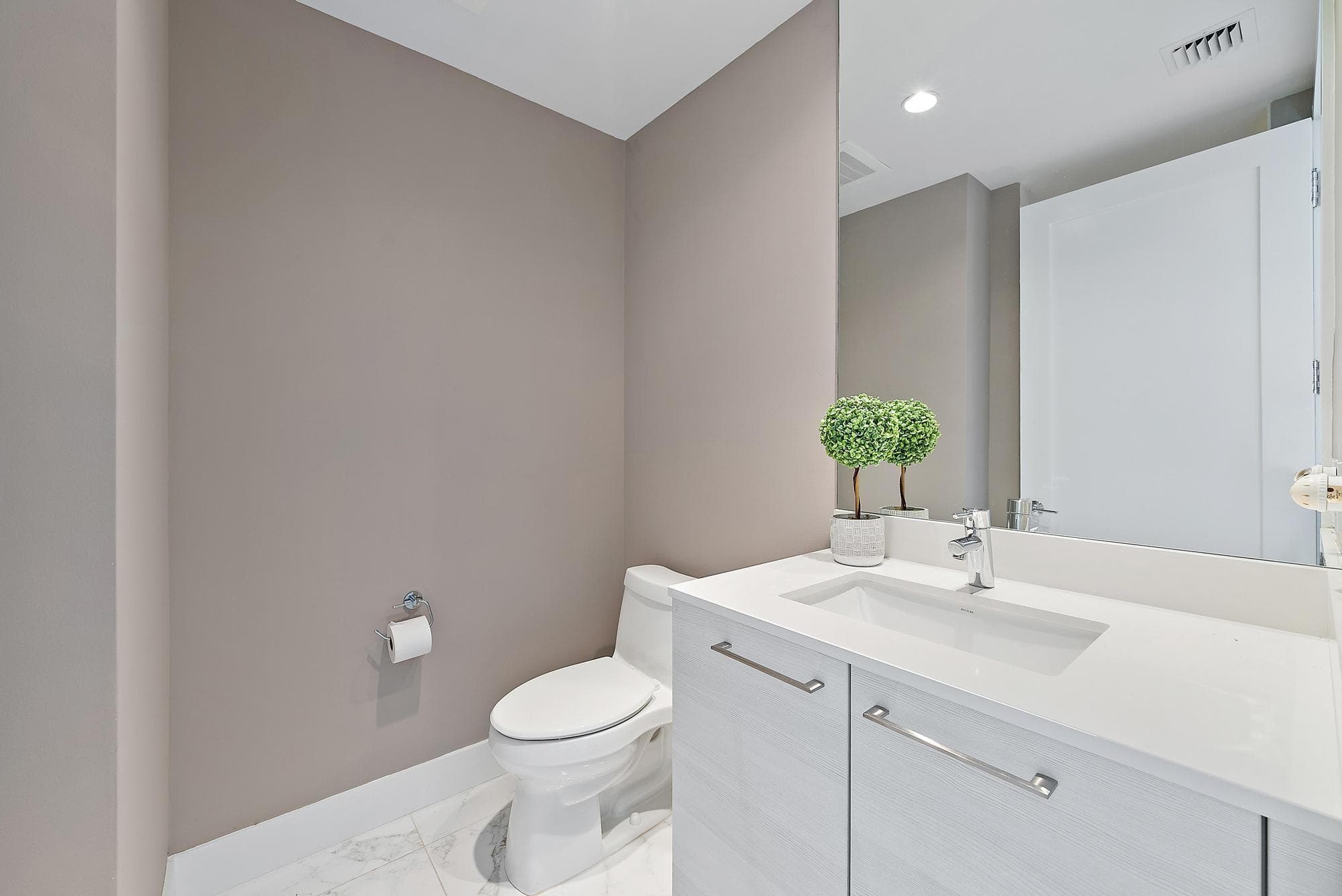 1 Water Club Way 1604, North Palm Beach, FL 33408 — photo 18 of 39