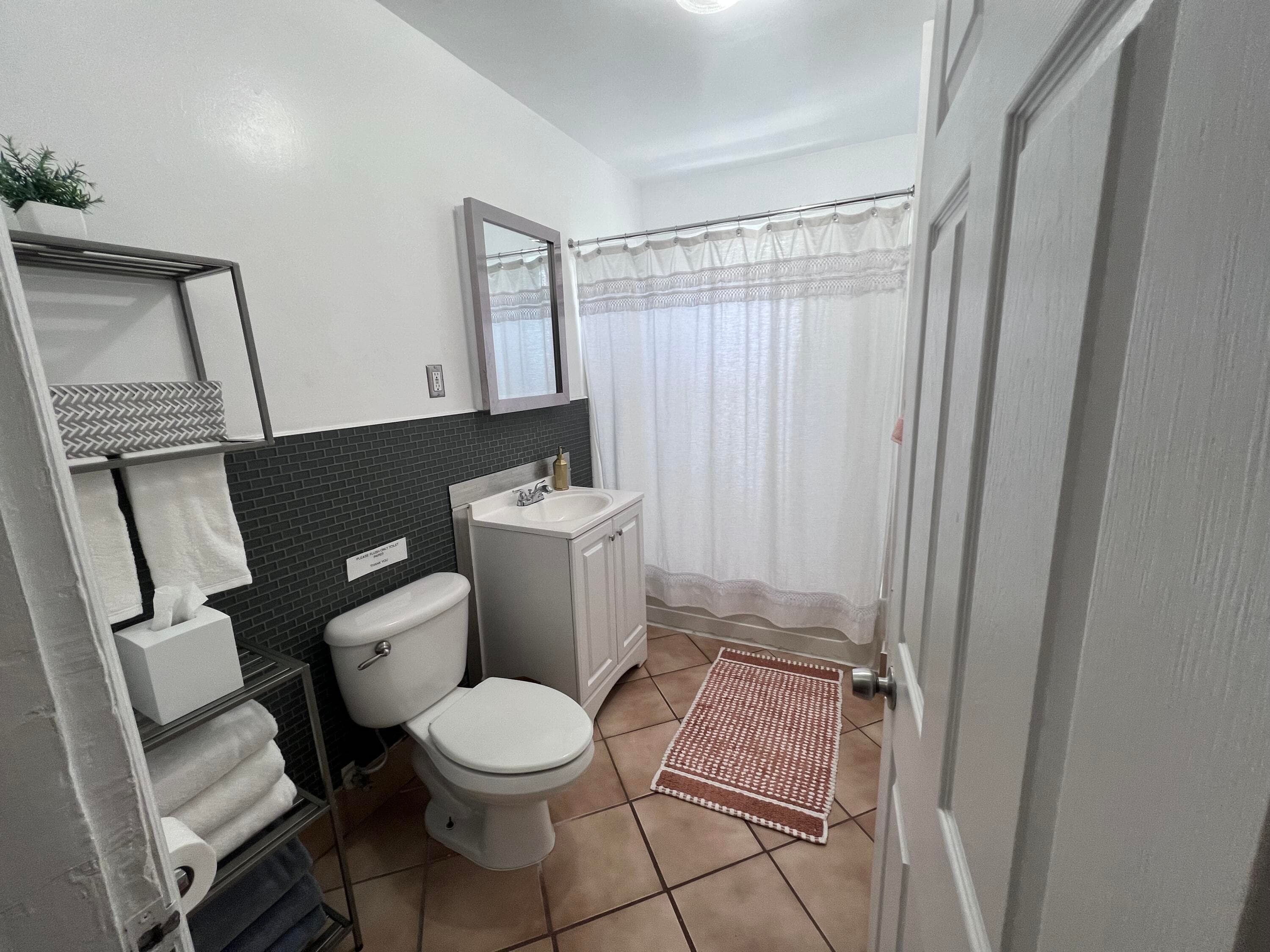 204 S M Street Upstairs Unit, Lake Worth Beach, FL 33460 — photo 7 of 11