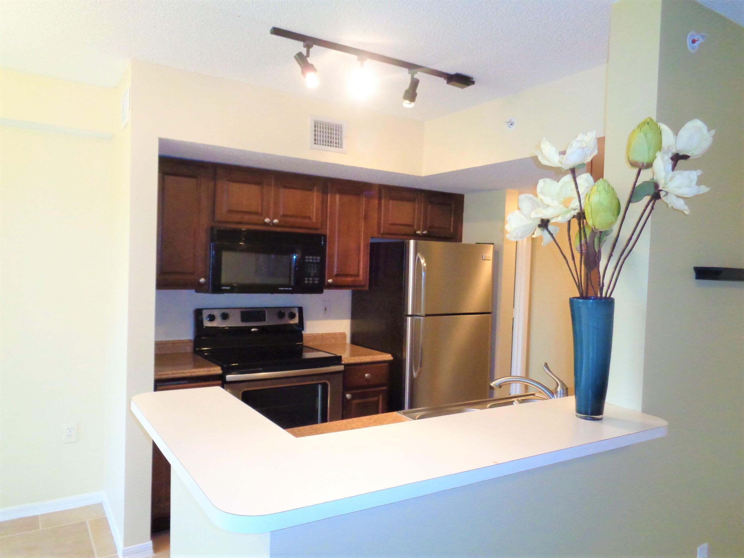 1650 N 42nd Circle 206, Vero Beach, FL 32967 — photo 4 of 54