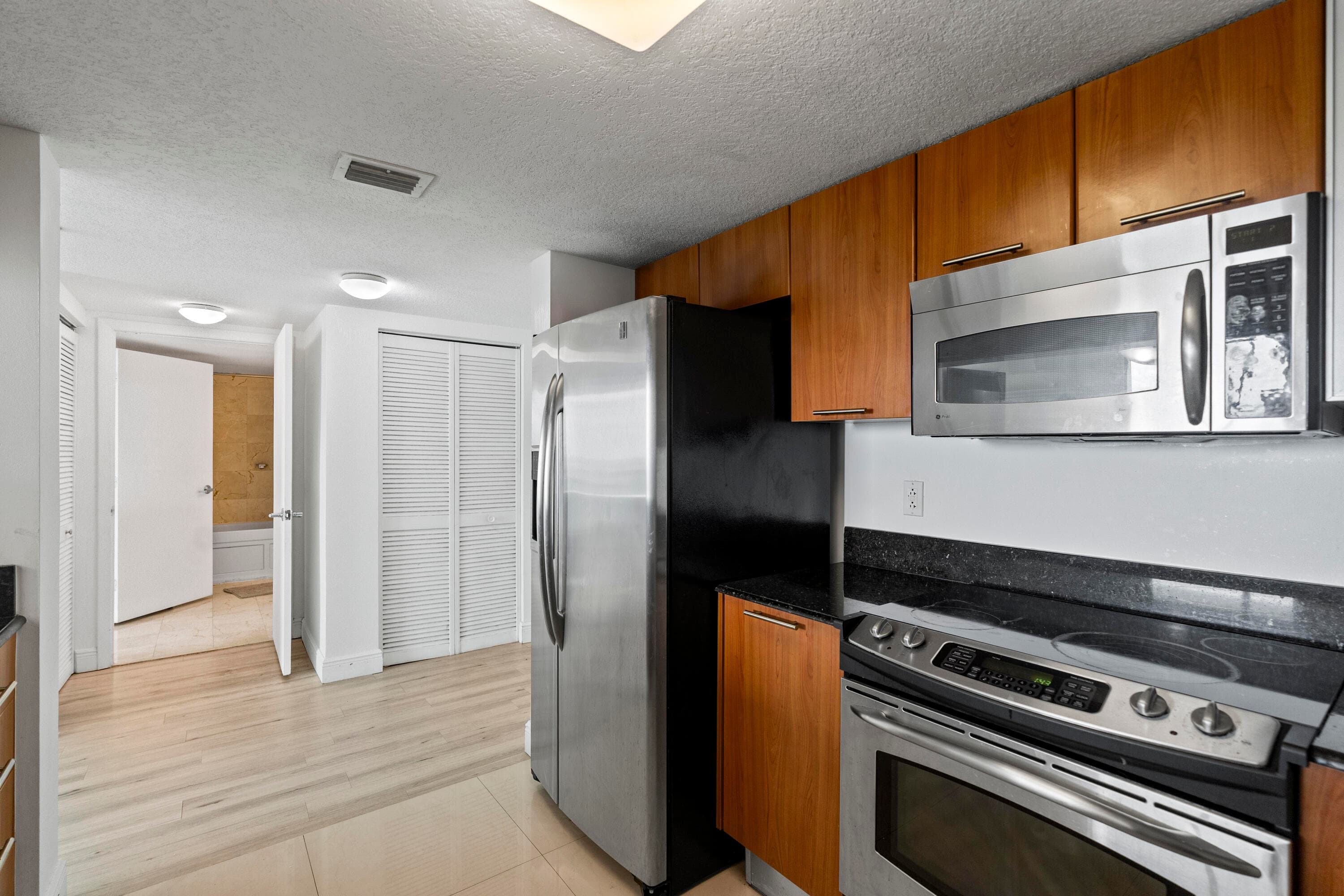1800 N Bayshore Drive 3802, Miami, FL 33132 — photo 10 of 54