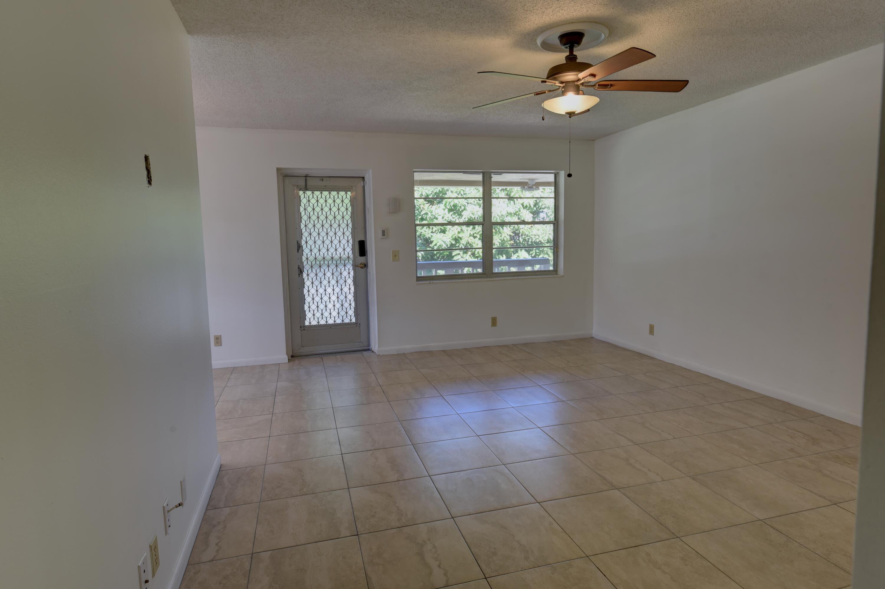 89 Canterbury D, West Palm Beach, FL 33417 — photo 3 of 34