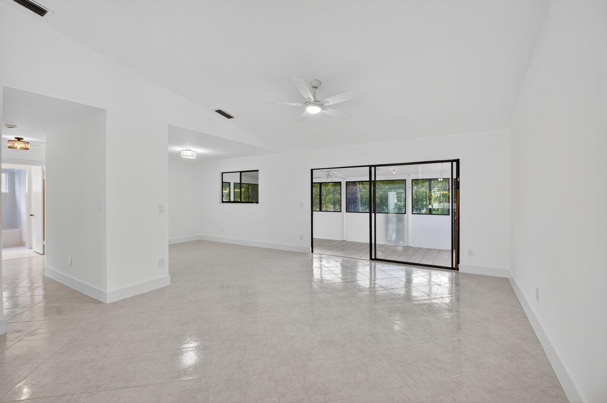 29 Fawlkland Circle, Boynton Beach, FL 33426 — photo 12 of 24