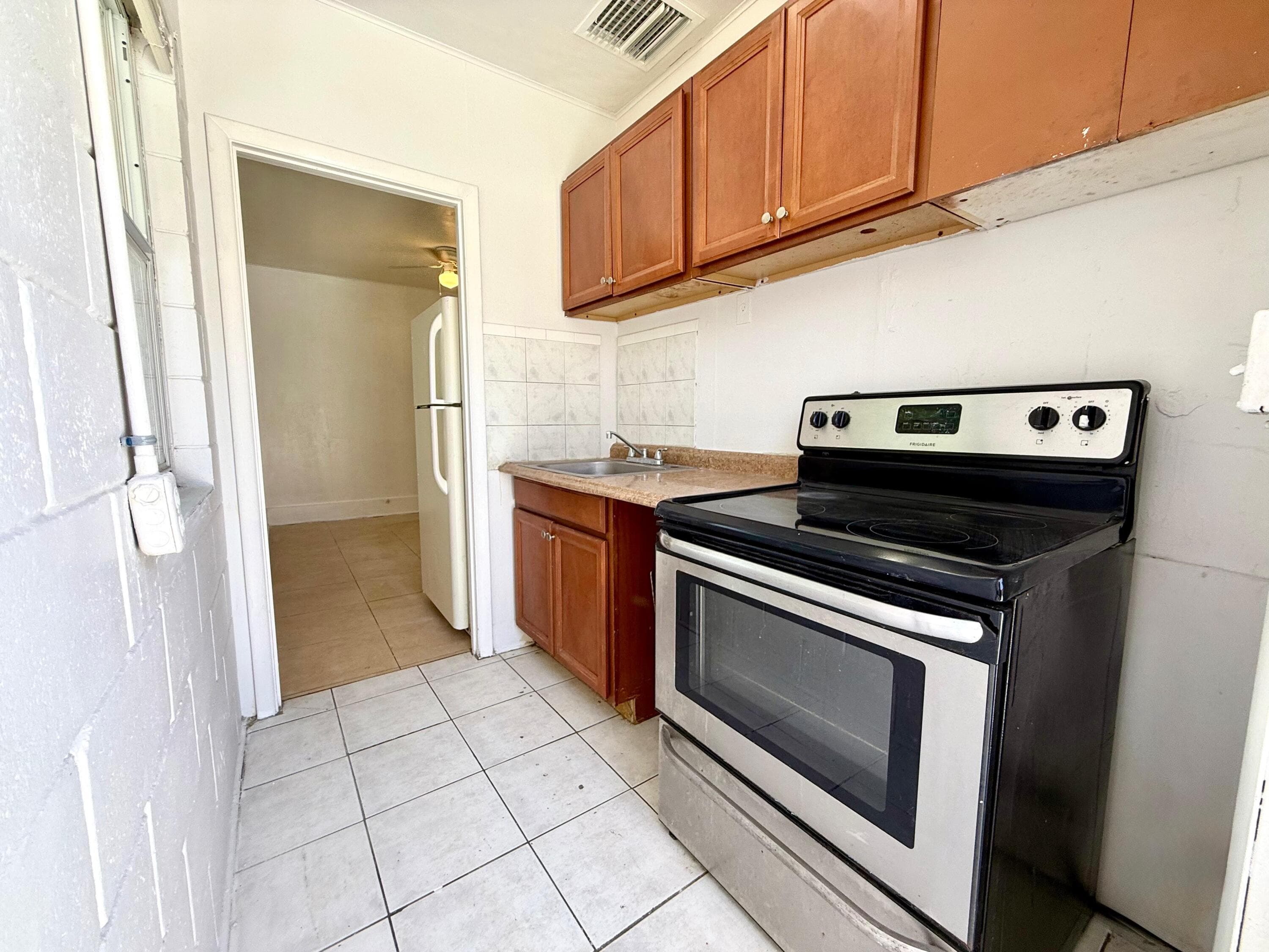 926 33rd Street Back, West Palm Beach, FL 33407 — photo 1 of 7