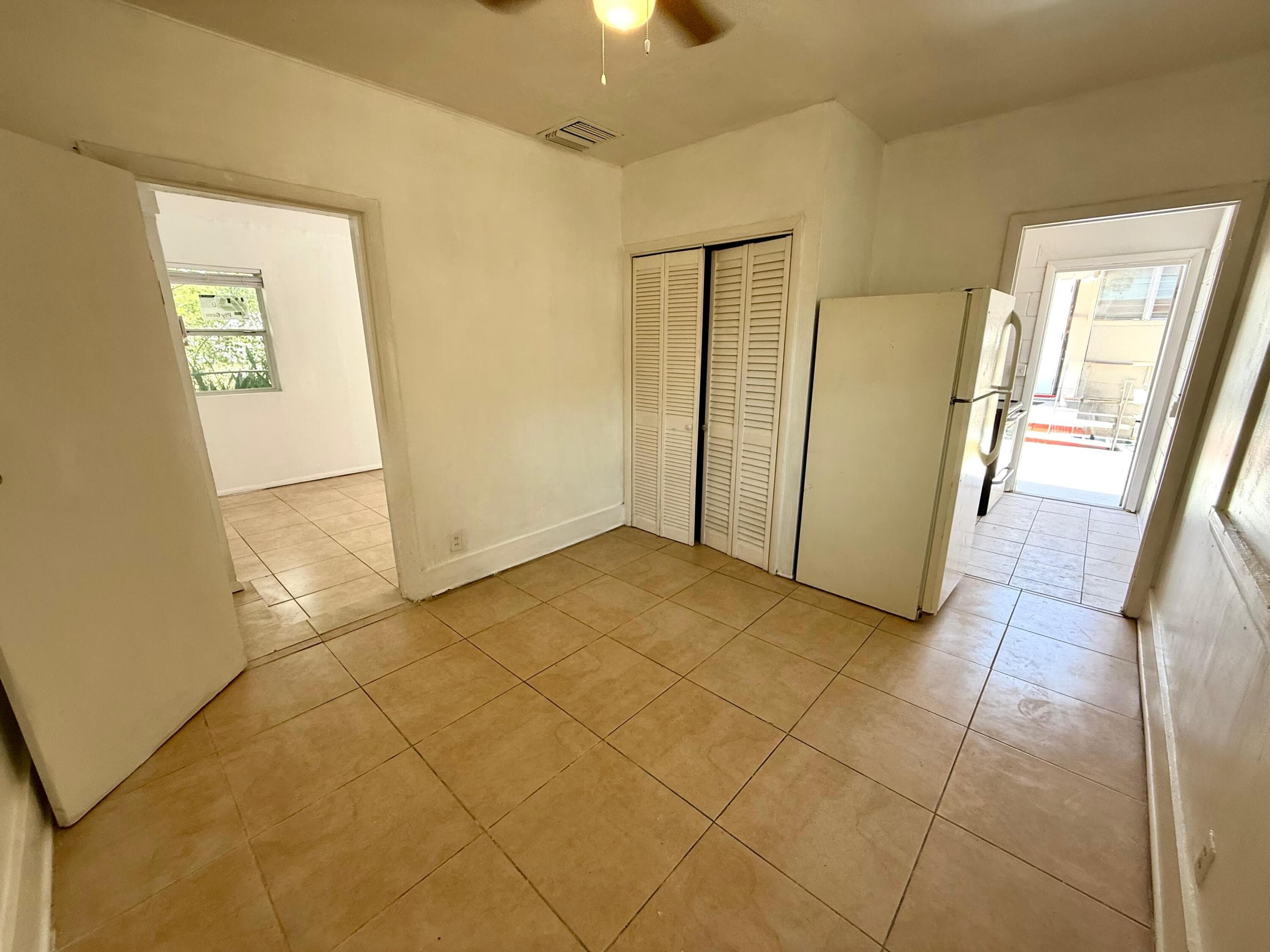 926 33rd Street Back, West Palm Beach, FL 33407 — photo 2 of 7